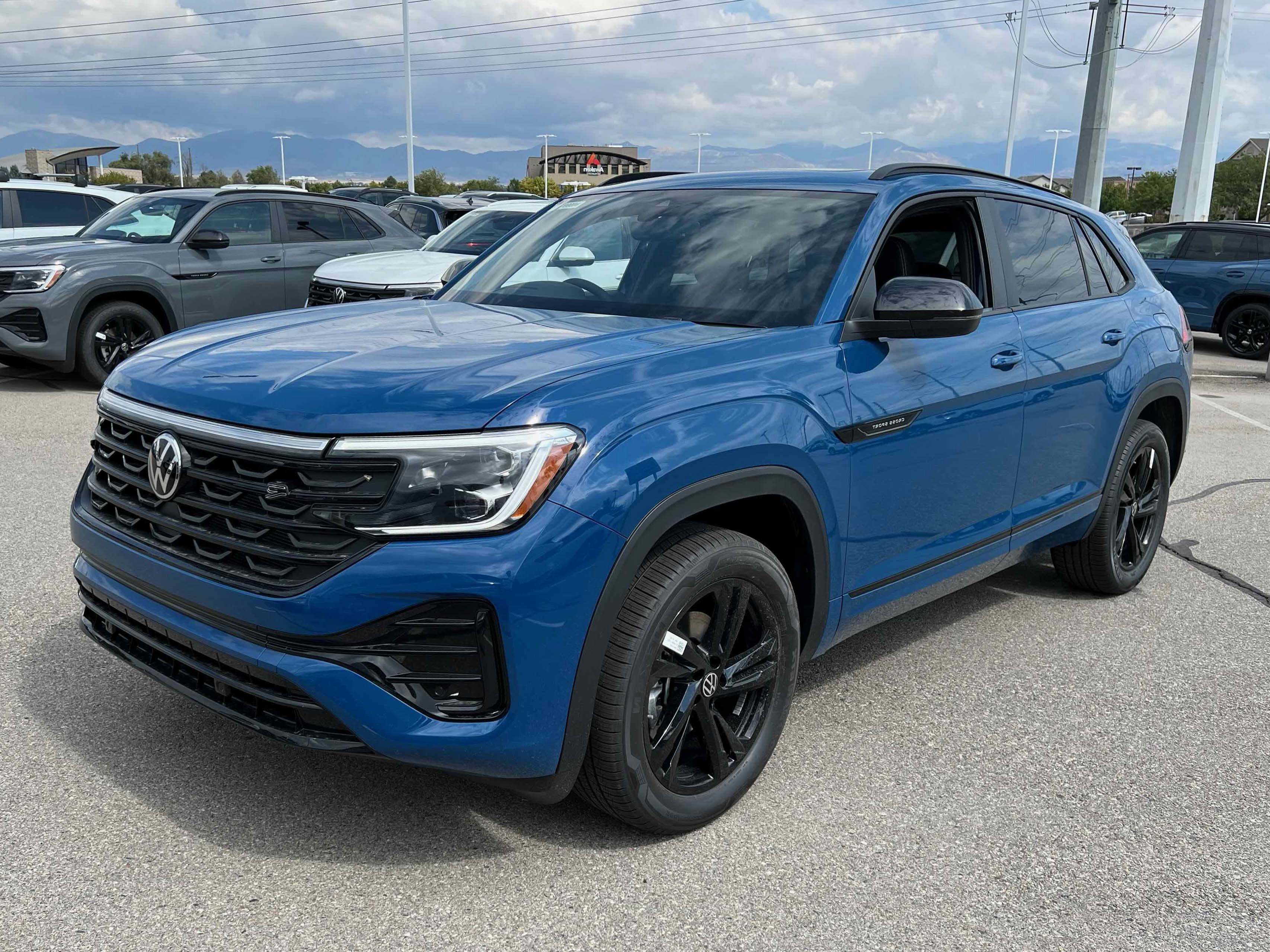 2026 Volkswagen Atlas Cross Sport 2.0T SEL R-Line Black