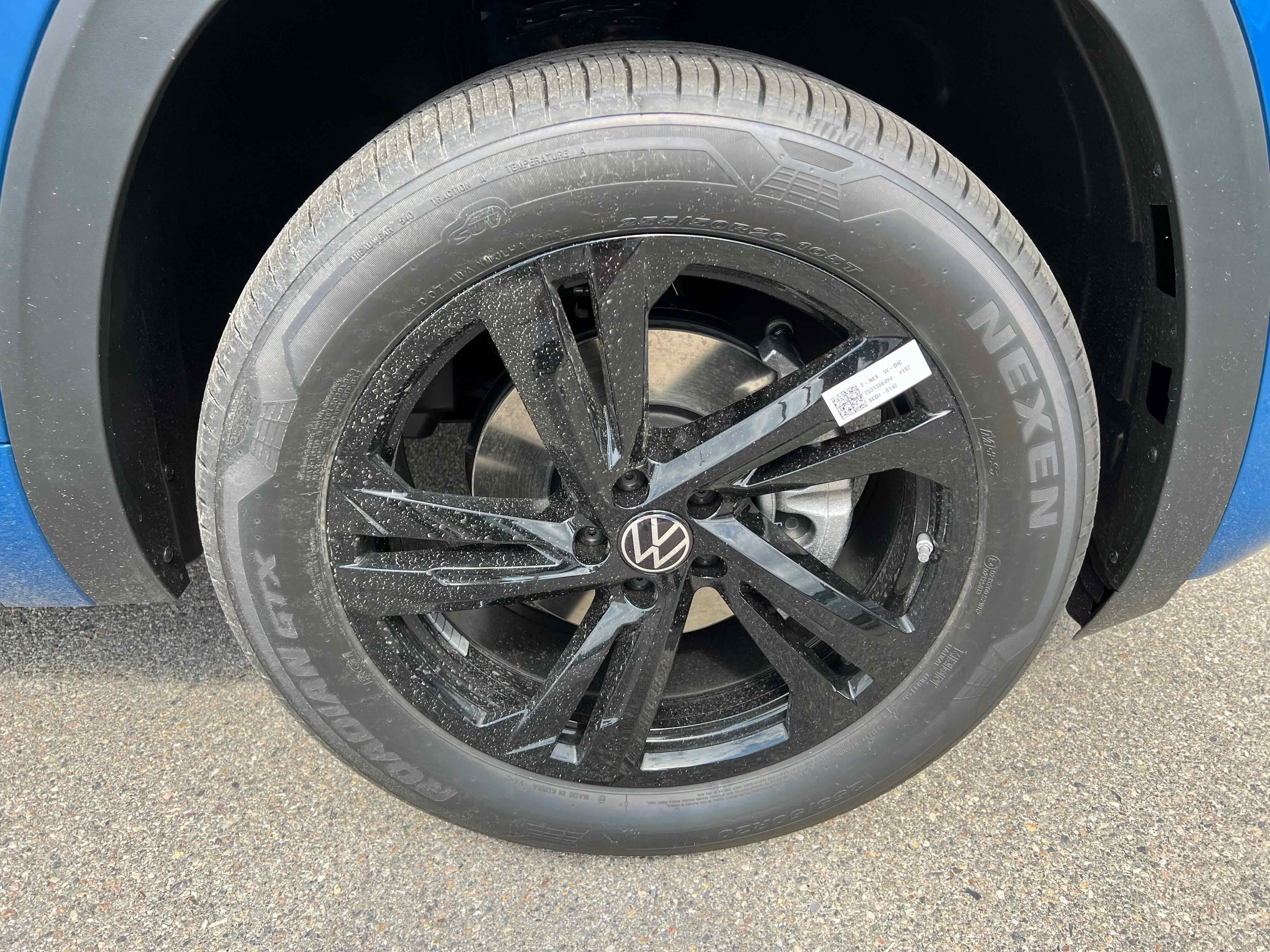 2026 Volkswagen Atlas Cross Sport 2.0T SEL R-Line Black