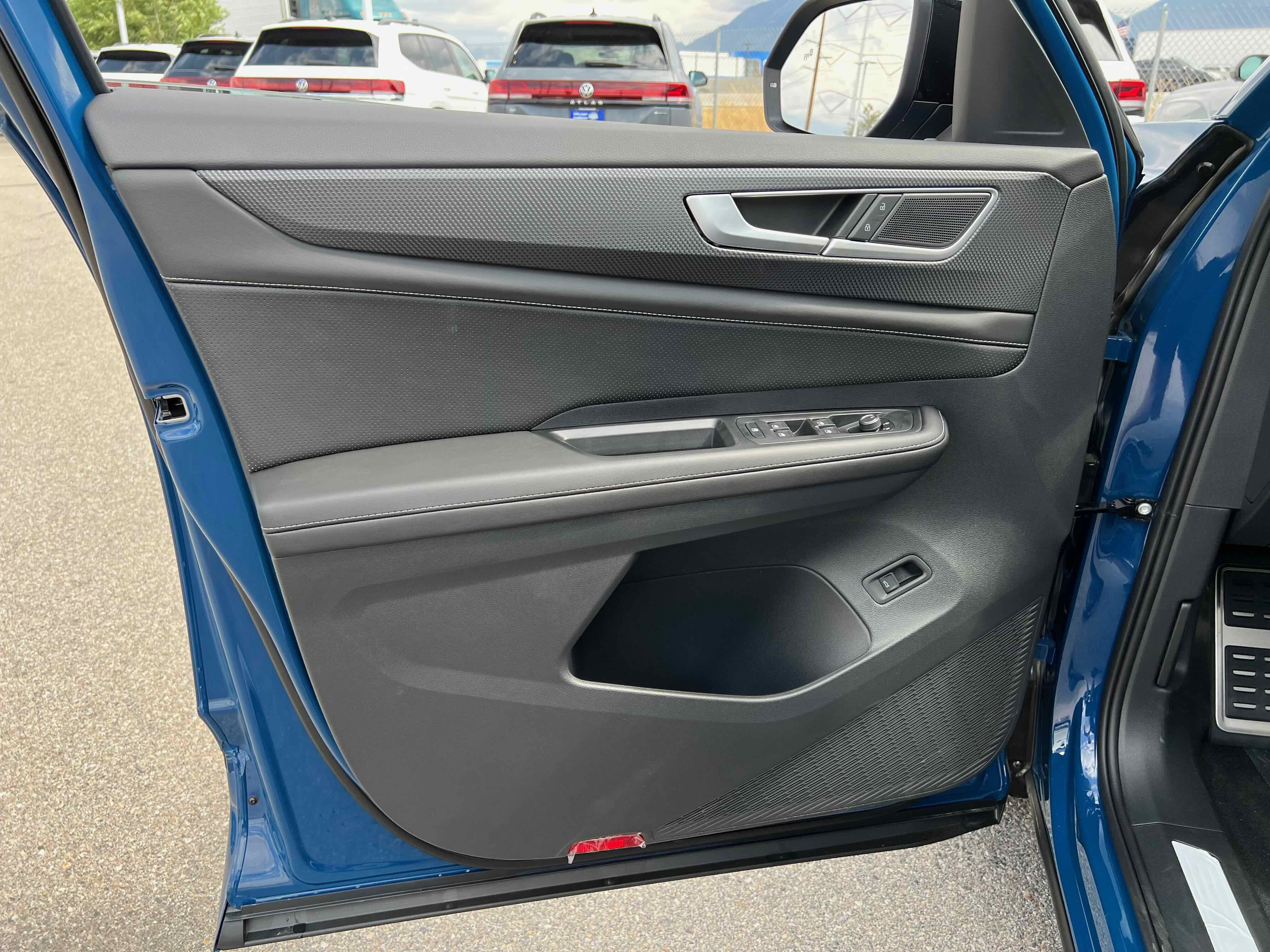 2026 Volkswagen Atlas Cross Sport 2.0T SEL R-Line Black