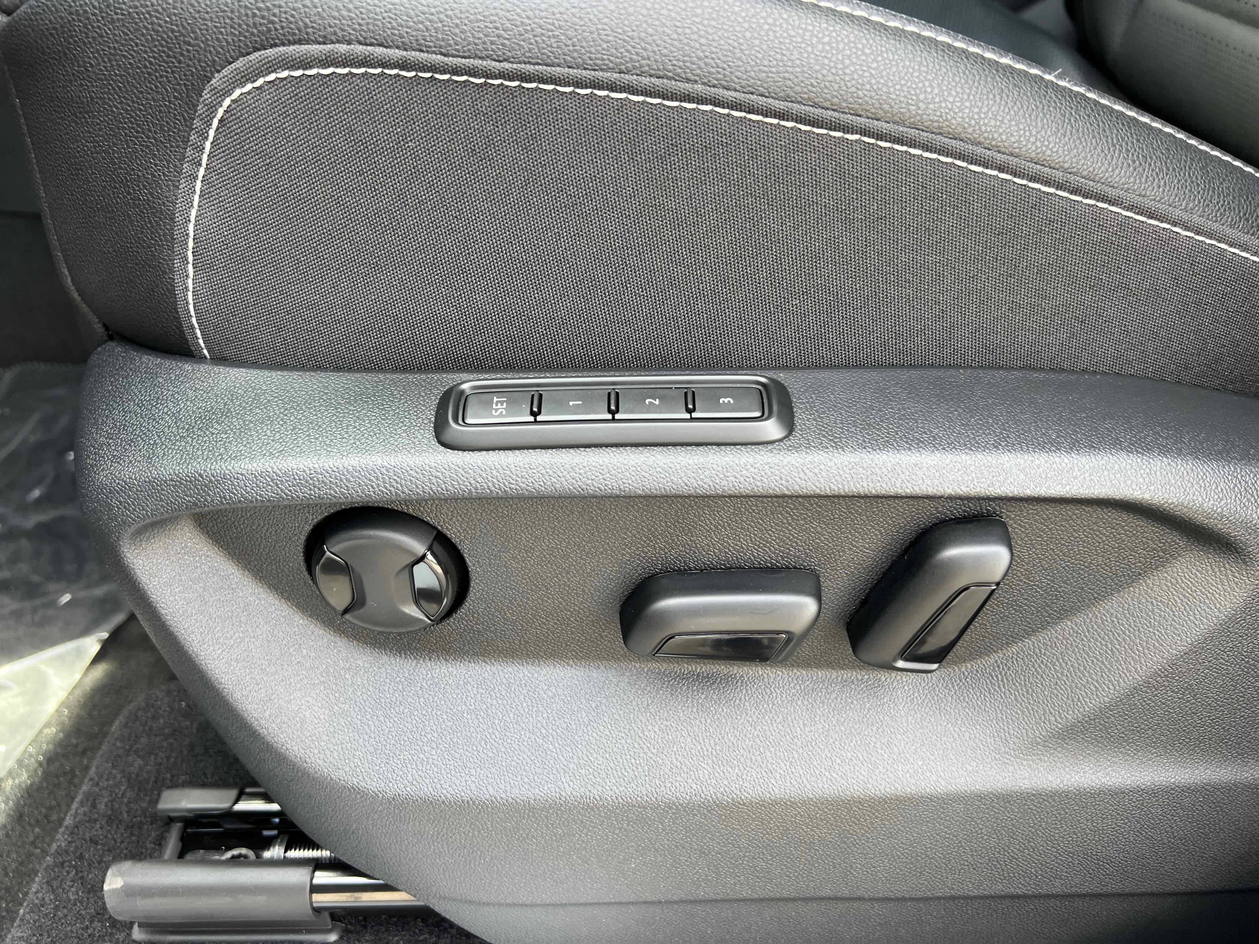 2026 Volkswagen Atlas Cross Sport 2.0T SEL R-Line Black