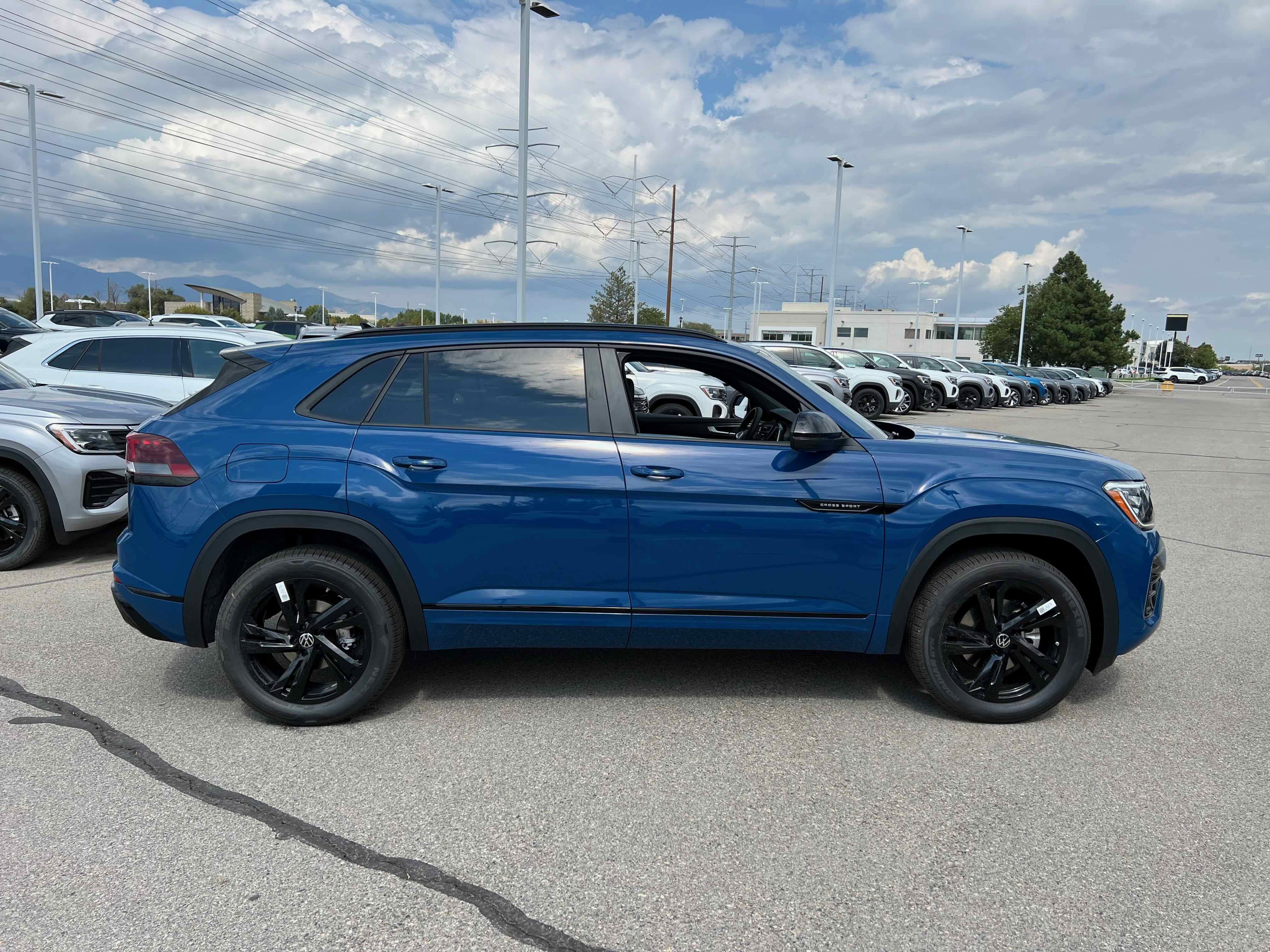 2026 Volkswagen Atlas Cross Sport 2.0T SEL R-Line Black