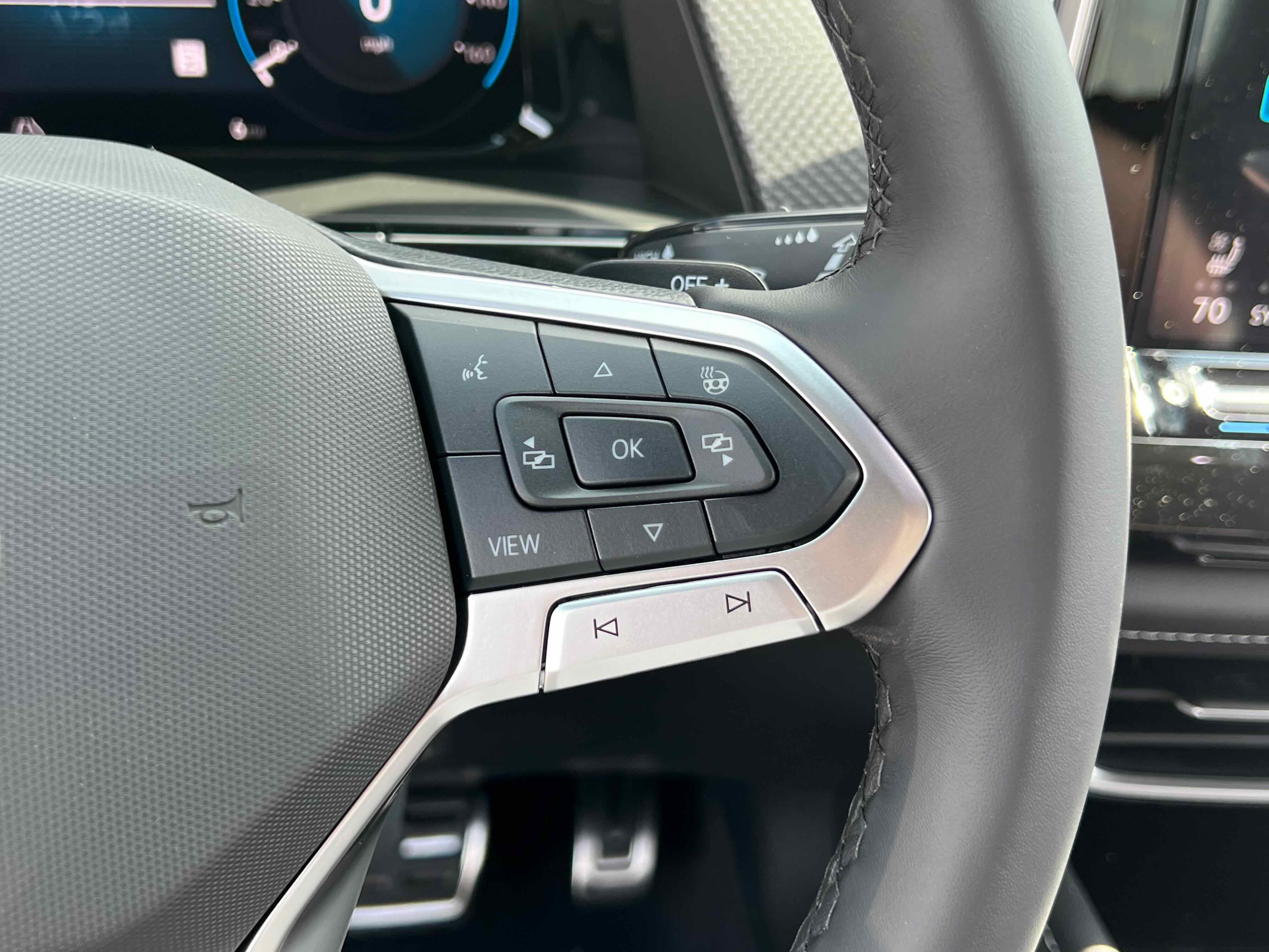 2026 Volkswagen Atlas Cross Sport 2.0T SEL R-Line Black