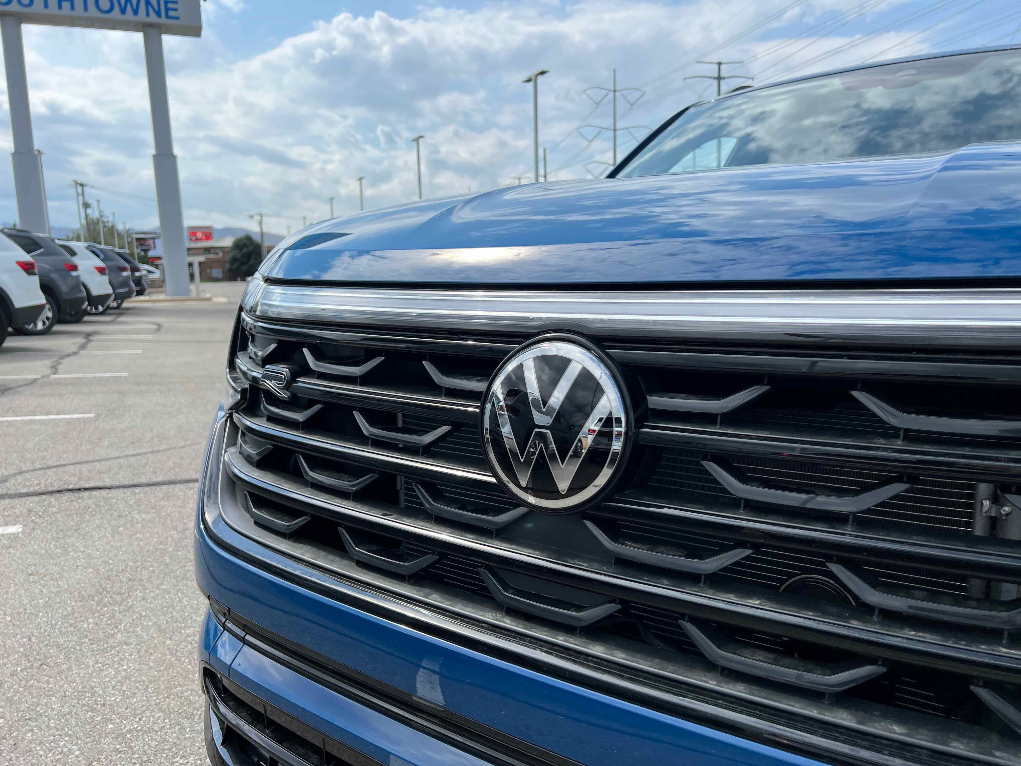 2026 Volkswagen Atlas Cross Sport 2.0T SEL R-Line Black