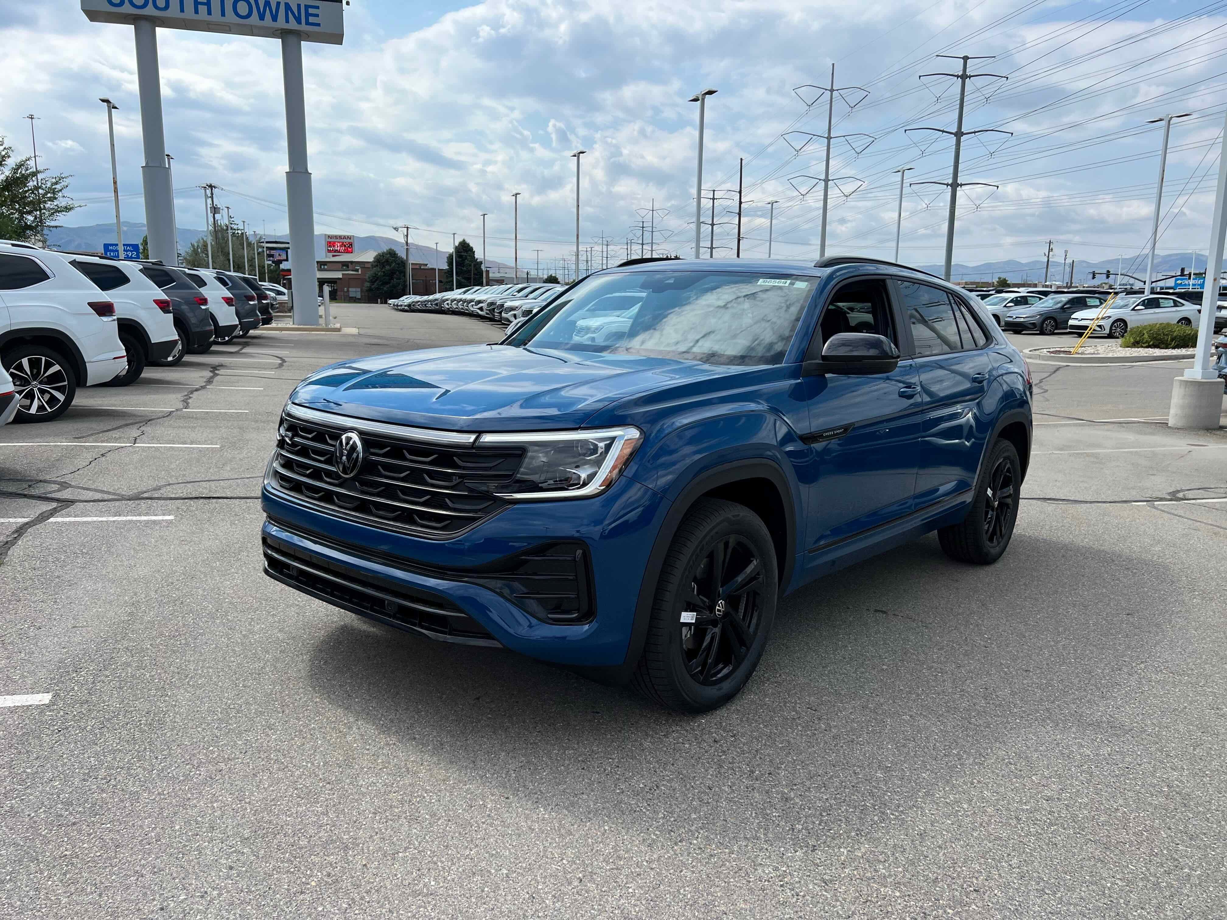 2026 Volkswagen Atlas Cross Sport 2.0T SEL R-Line Black