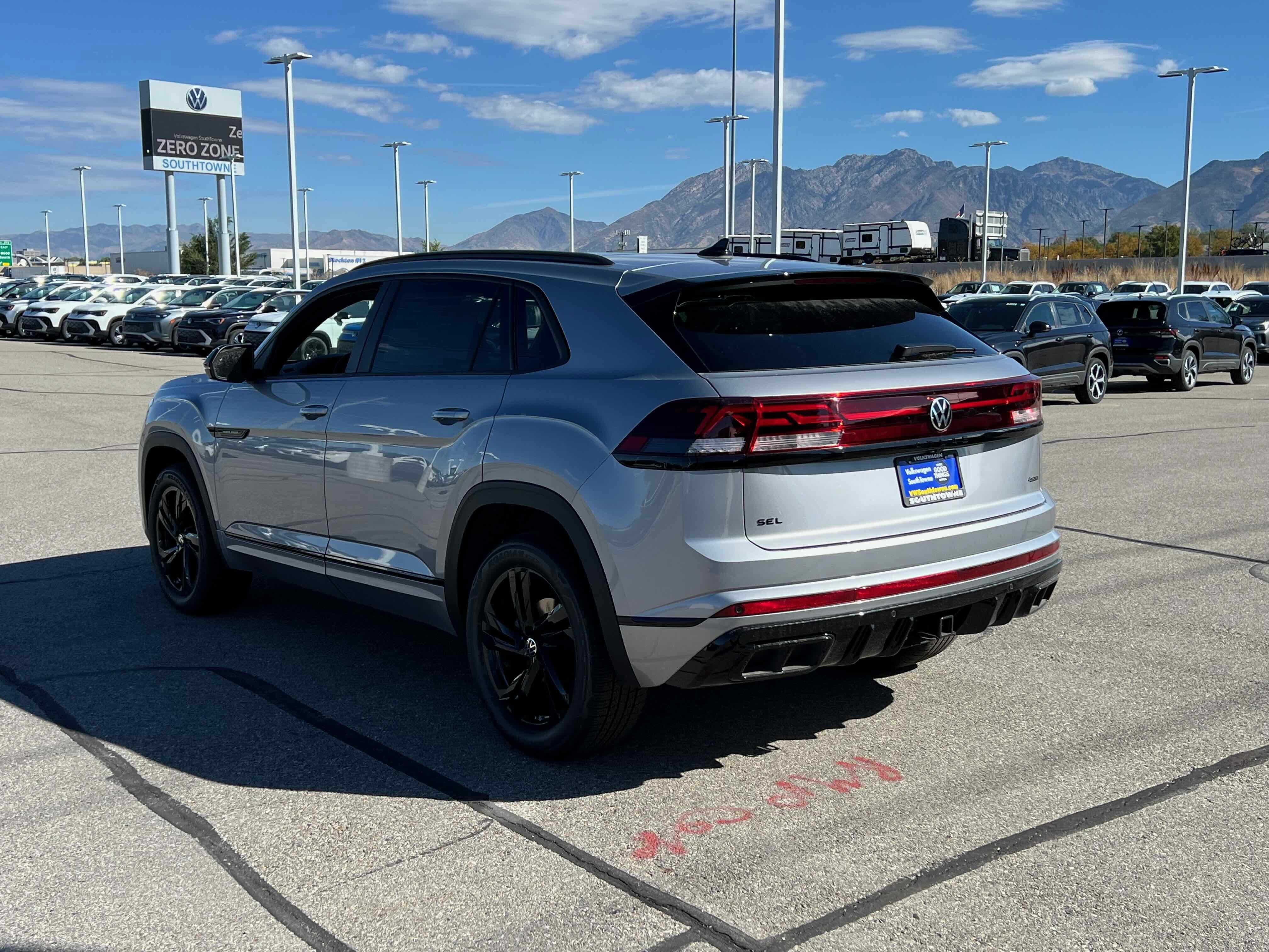 2026 Volkswagen Atlas Cross Sport 2.0T SEL R-Line Black