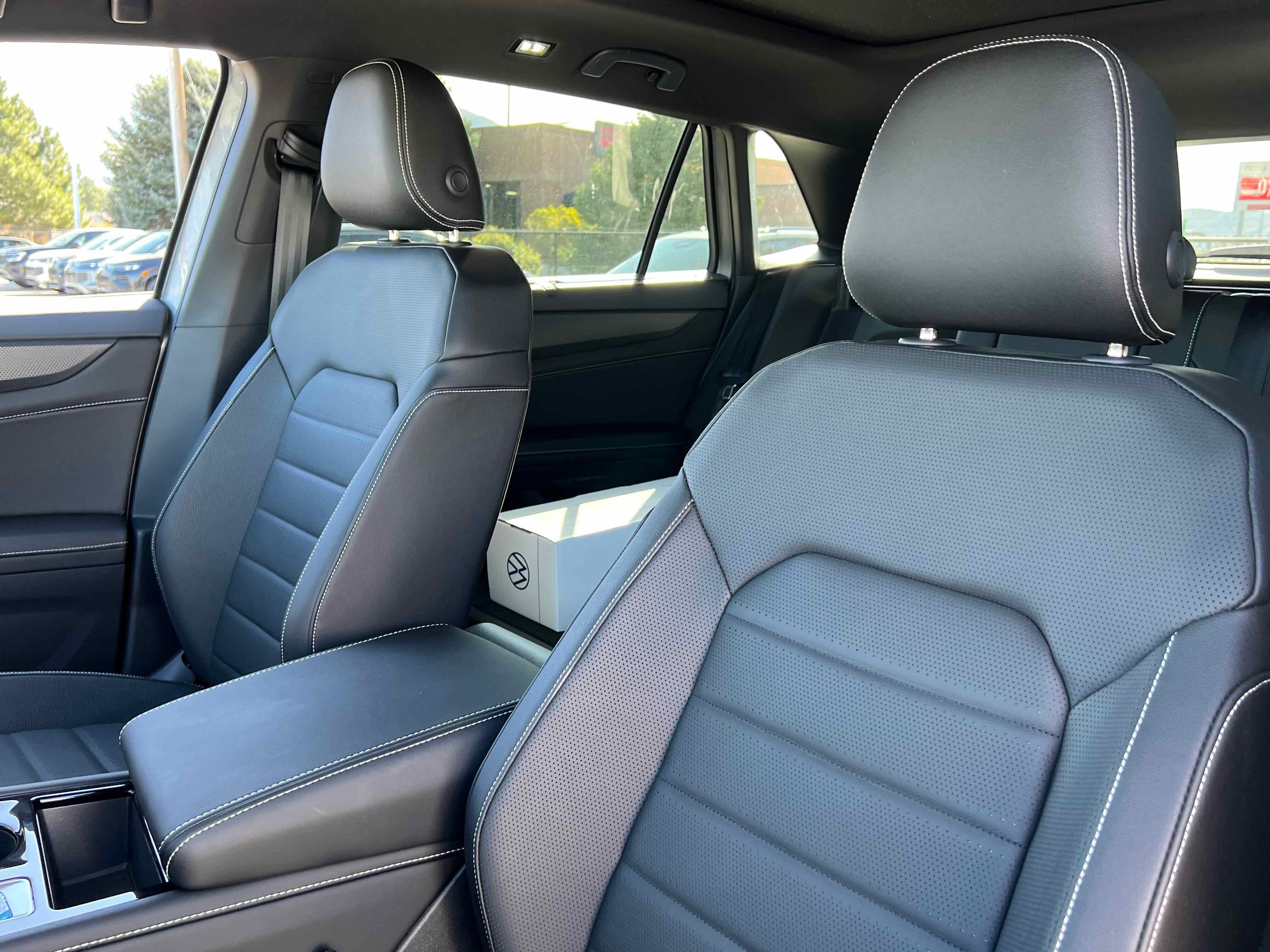 2026 Volkswagen Atlas Cross Sport 2.0T SEL R-Line Black