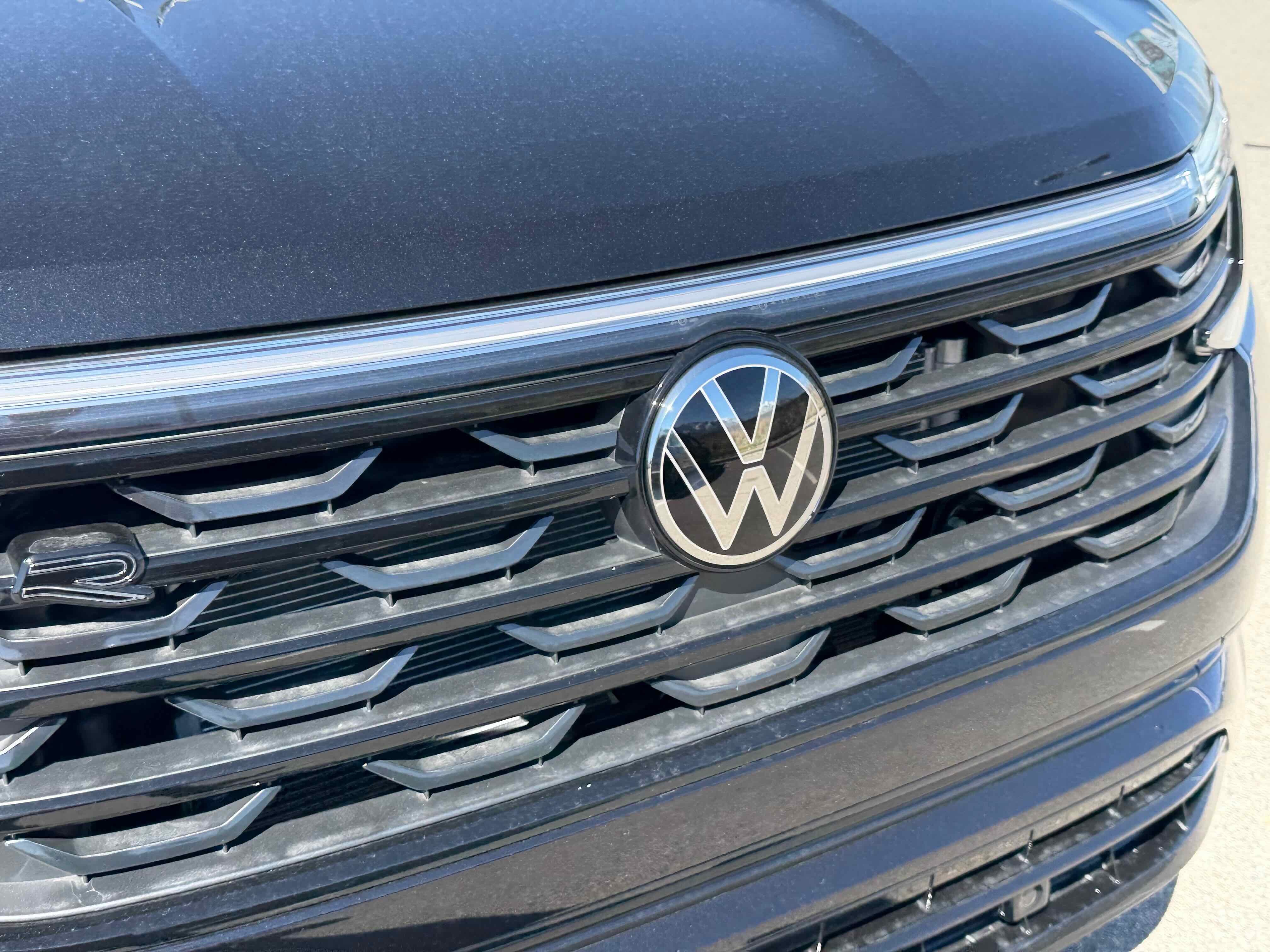 2026 Volkswagen Atlas Cross Sport 2.0T SEL R-Line Black