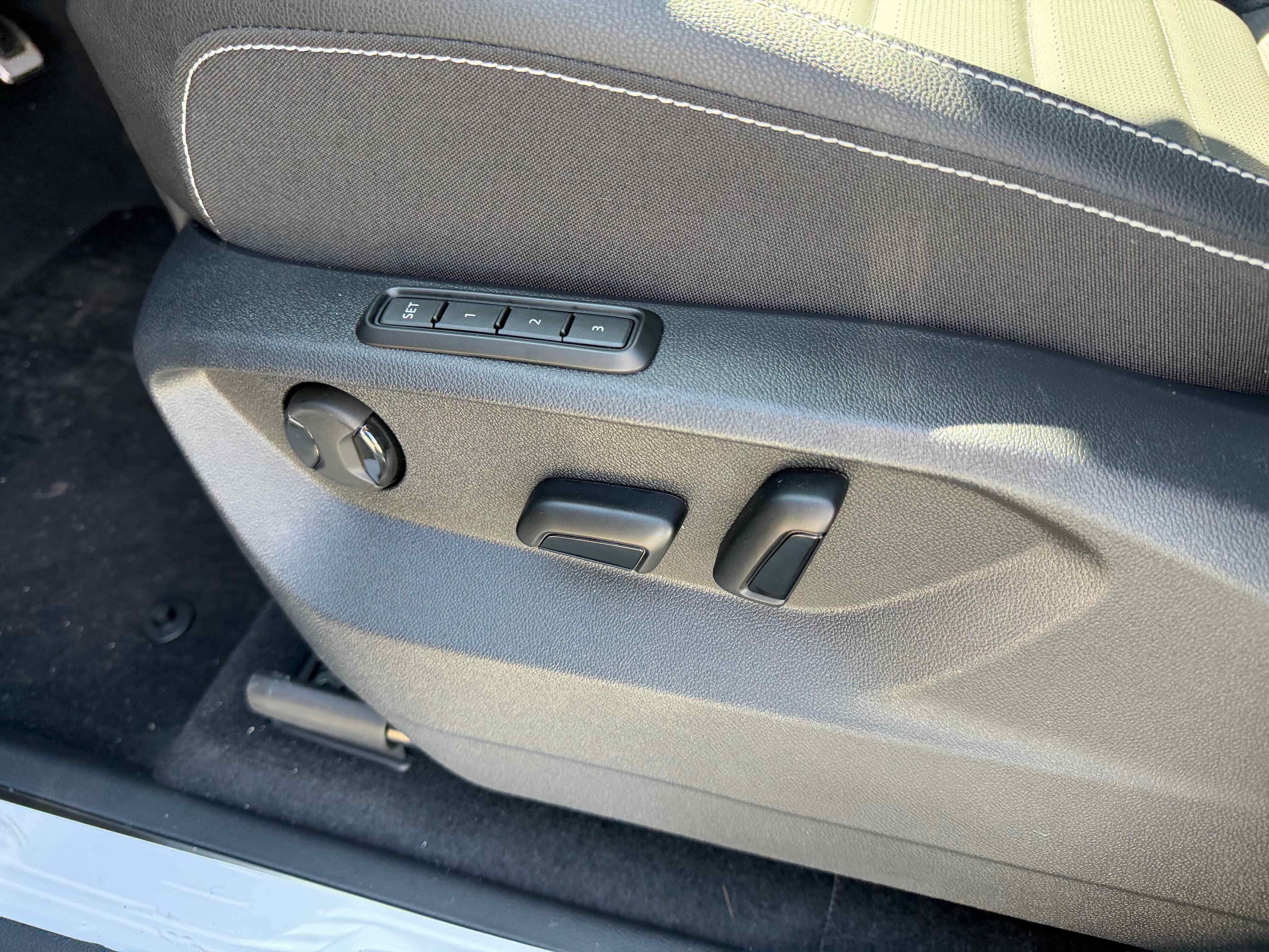 2026 Volkswagen Atlas Cross Sport 2.0T SEL R-Line Black