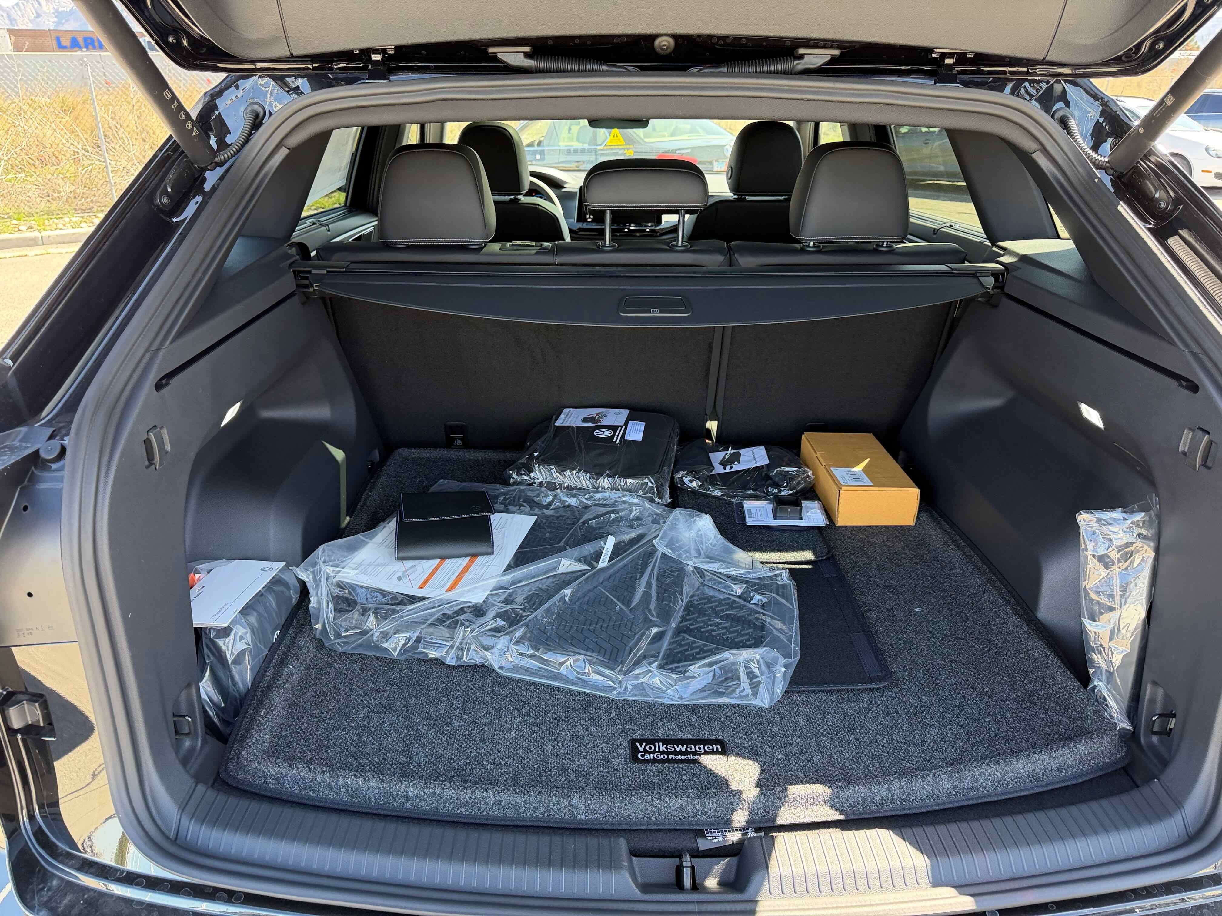 2026 Volkswagen Atlas Cross Sport 2.0T SEL R-Line Black