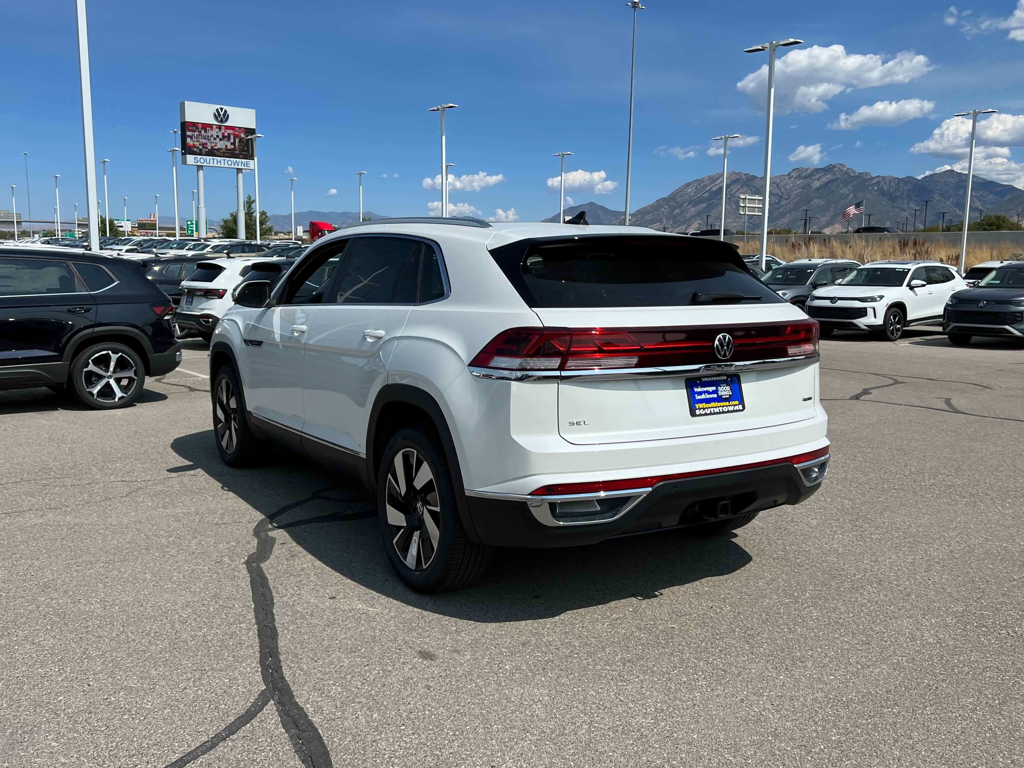 2026 Volkswagen Atlas Cross Sport 2.0T SEL