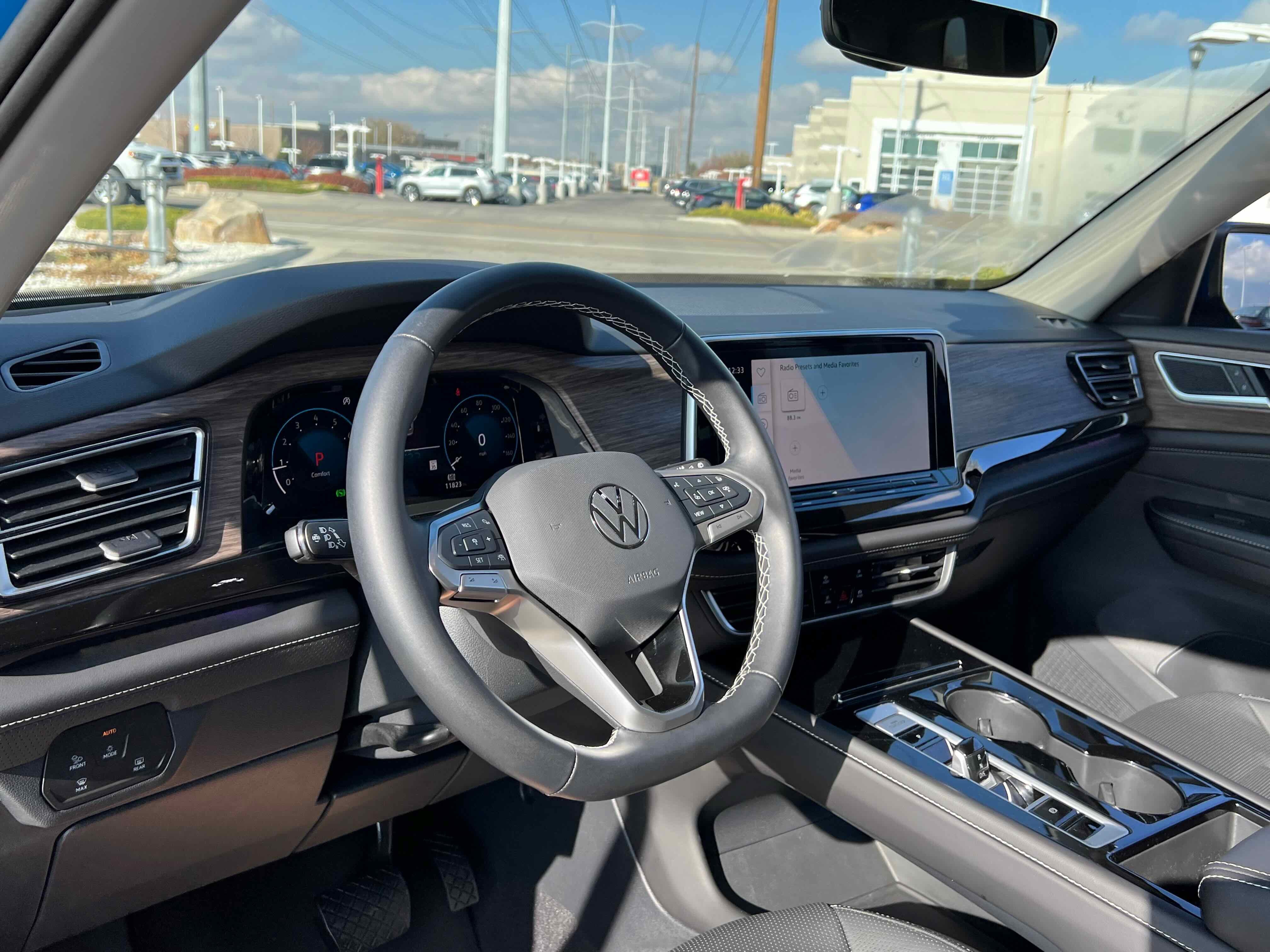 2025 Volkswagen Atlas 2.0T SEL