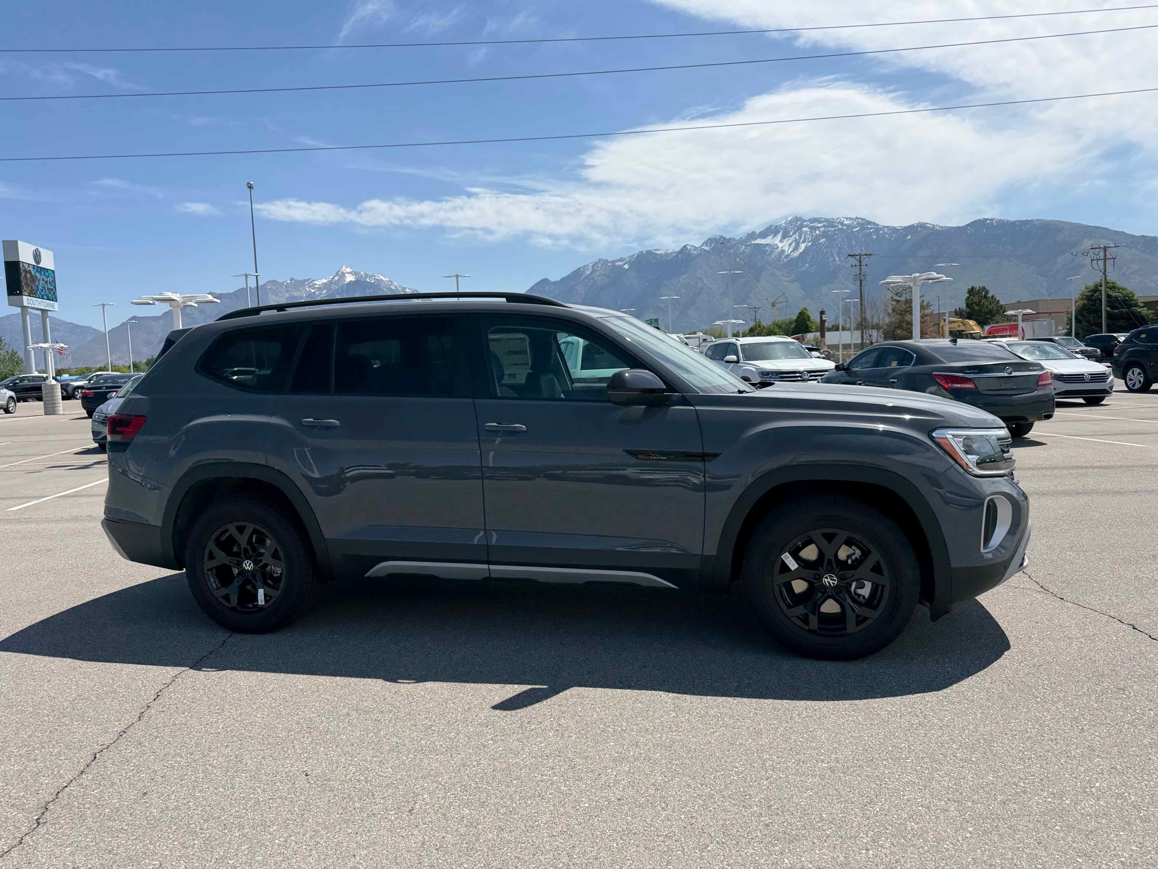 2026 Volkswagen Atlas 2.0T Peak Edition
