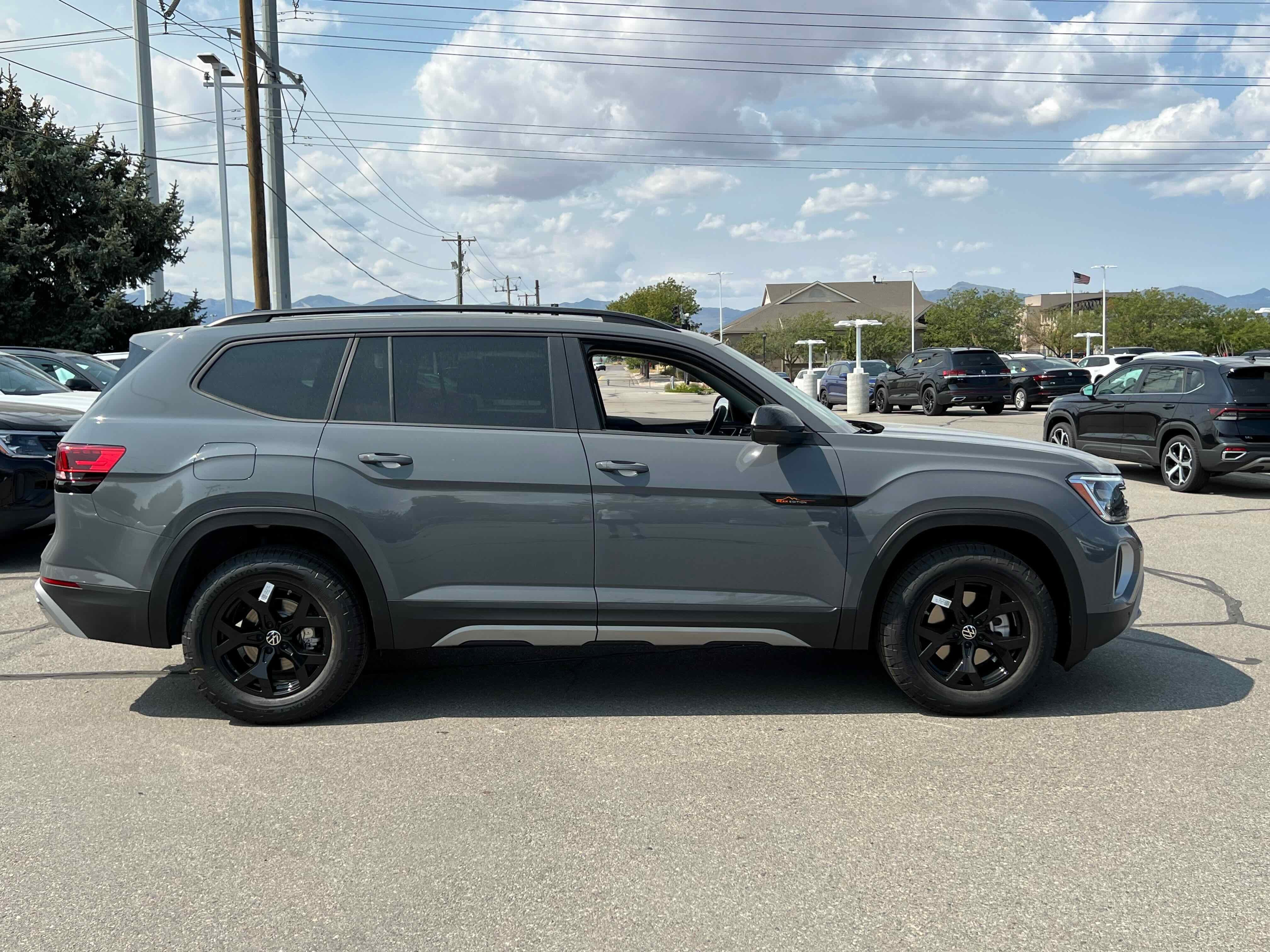 2026 Volkswagen Atlas 2.0T Peak Edition