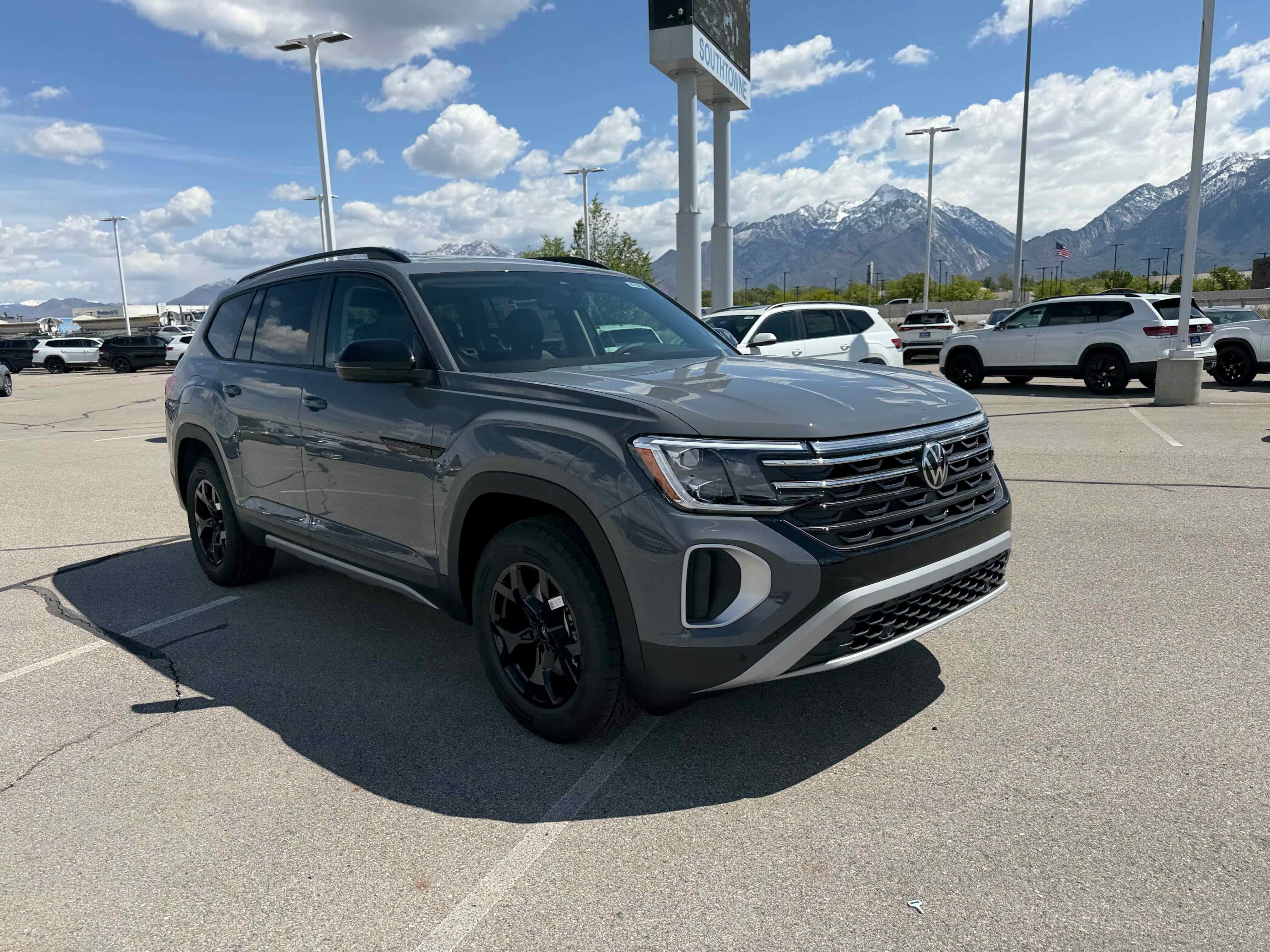 2026 Volkswagen Atlas 2.0T Peak Edition