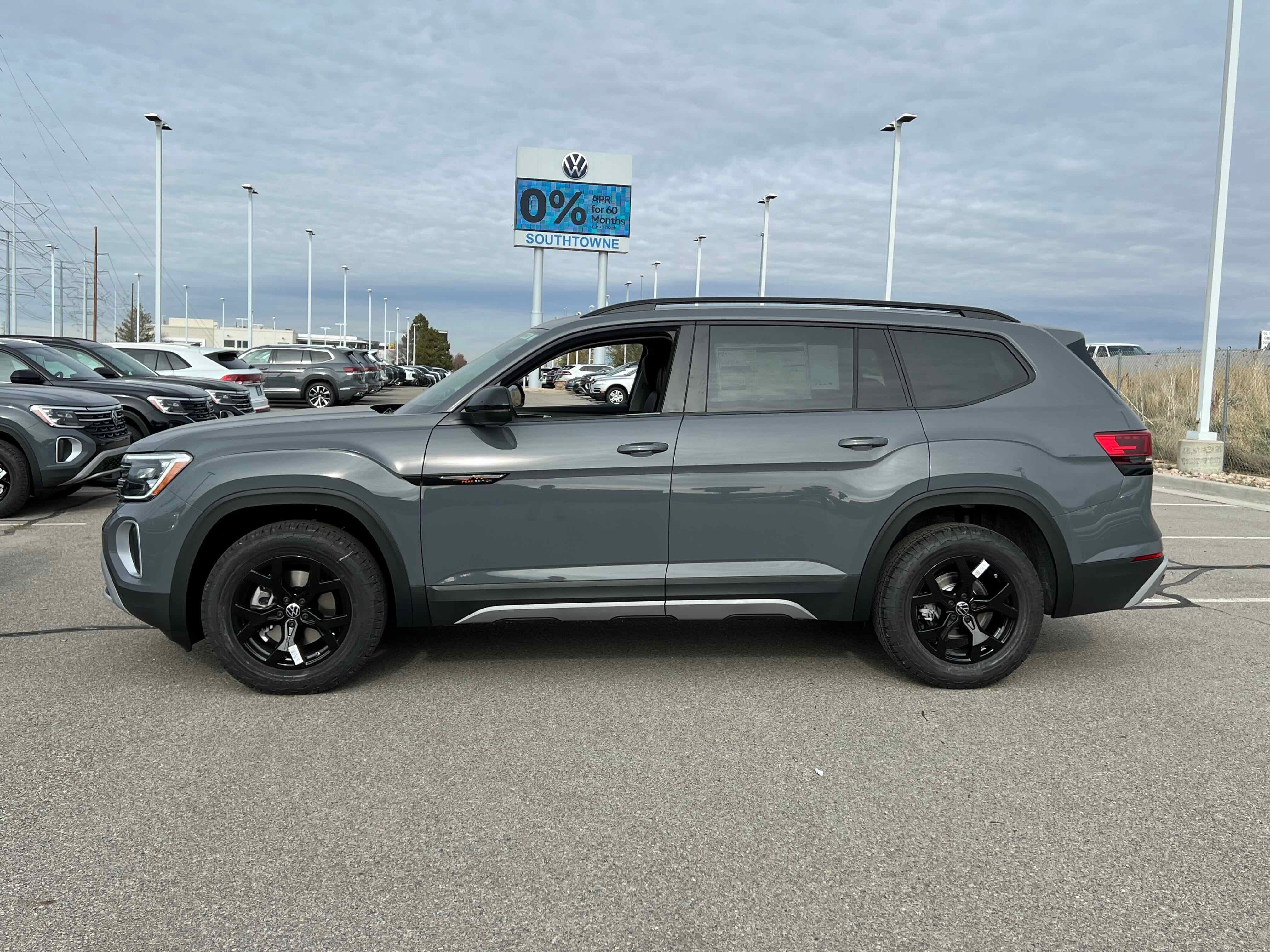 2026 Volkswagen Atlas 2.0T Peak Edition