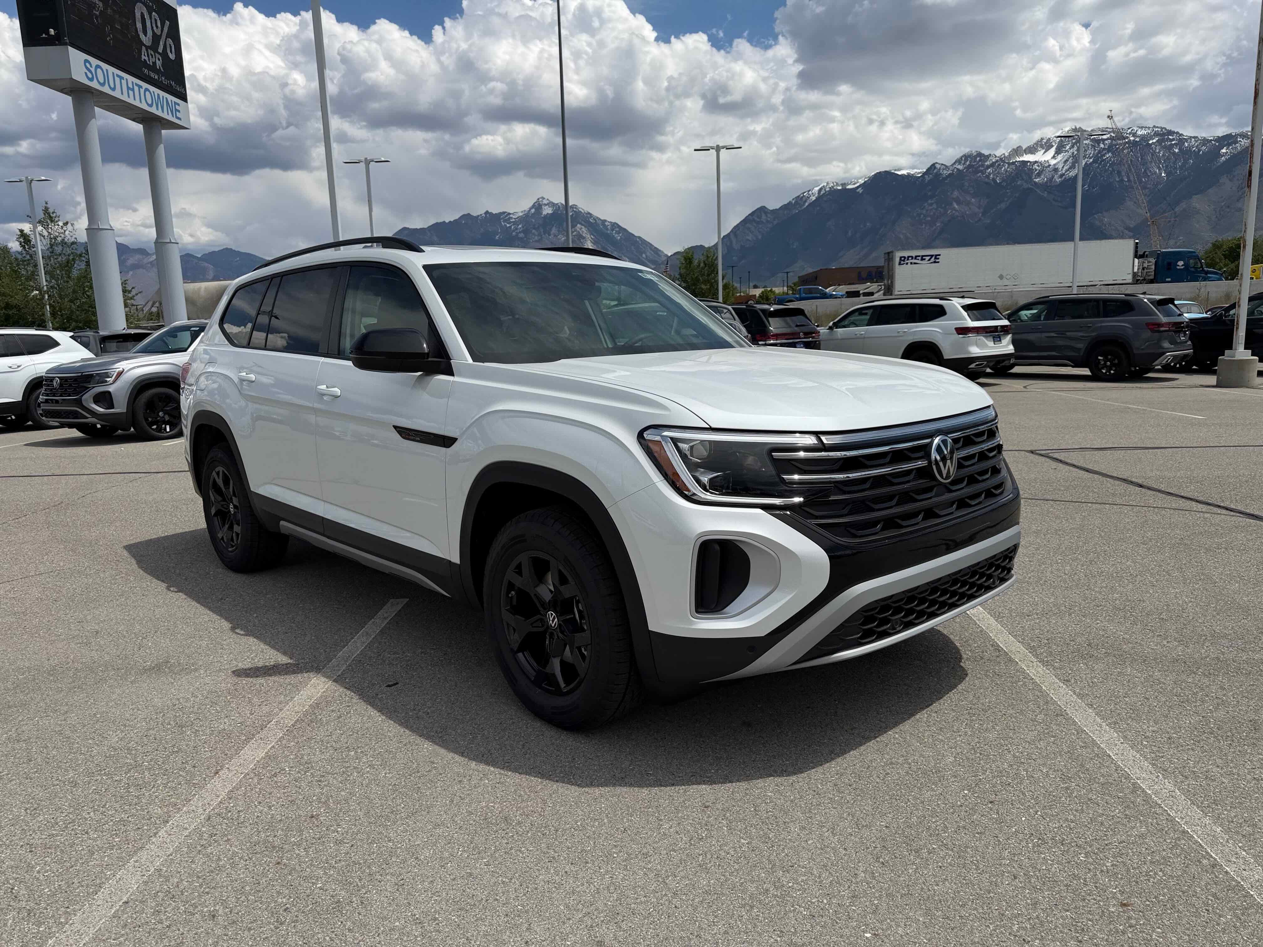 2026 Volkswagen Atlas 2.0T Peak Edition