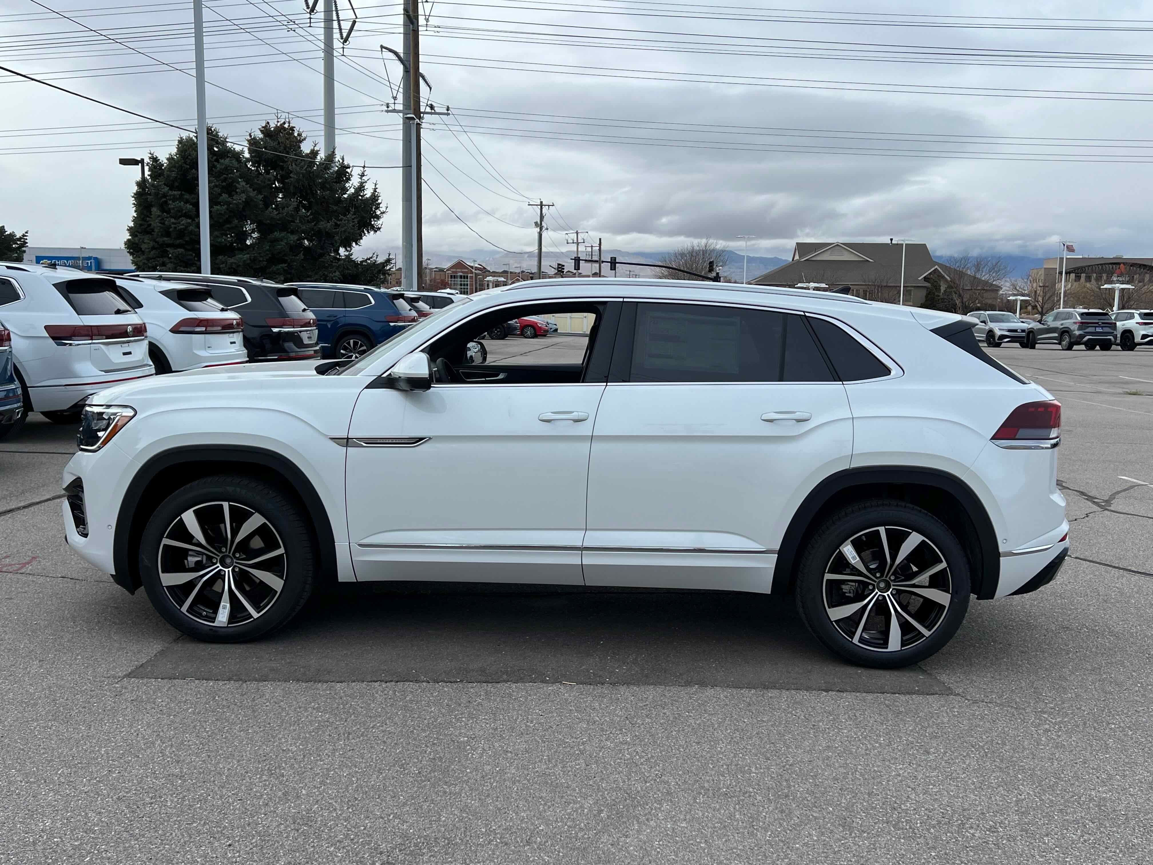 2026 Volkswagen Atlas Cross Sport 2.0T SEL Premium R-Line