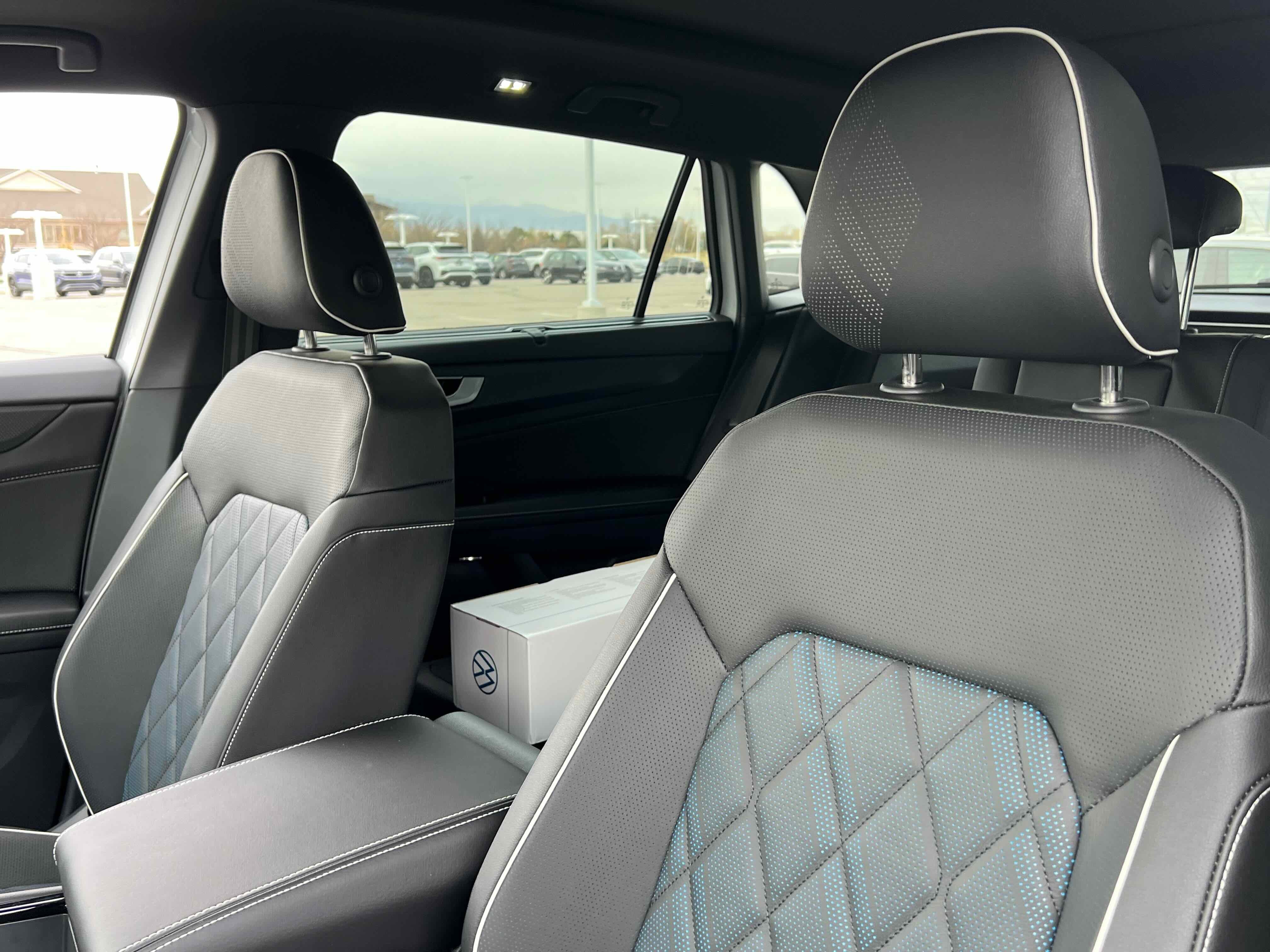 2026 Volkswagen Atlas Cross Sport 2.0T SEL Premium R-Line