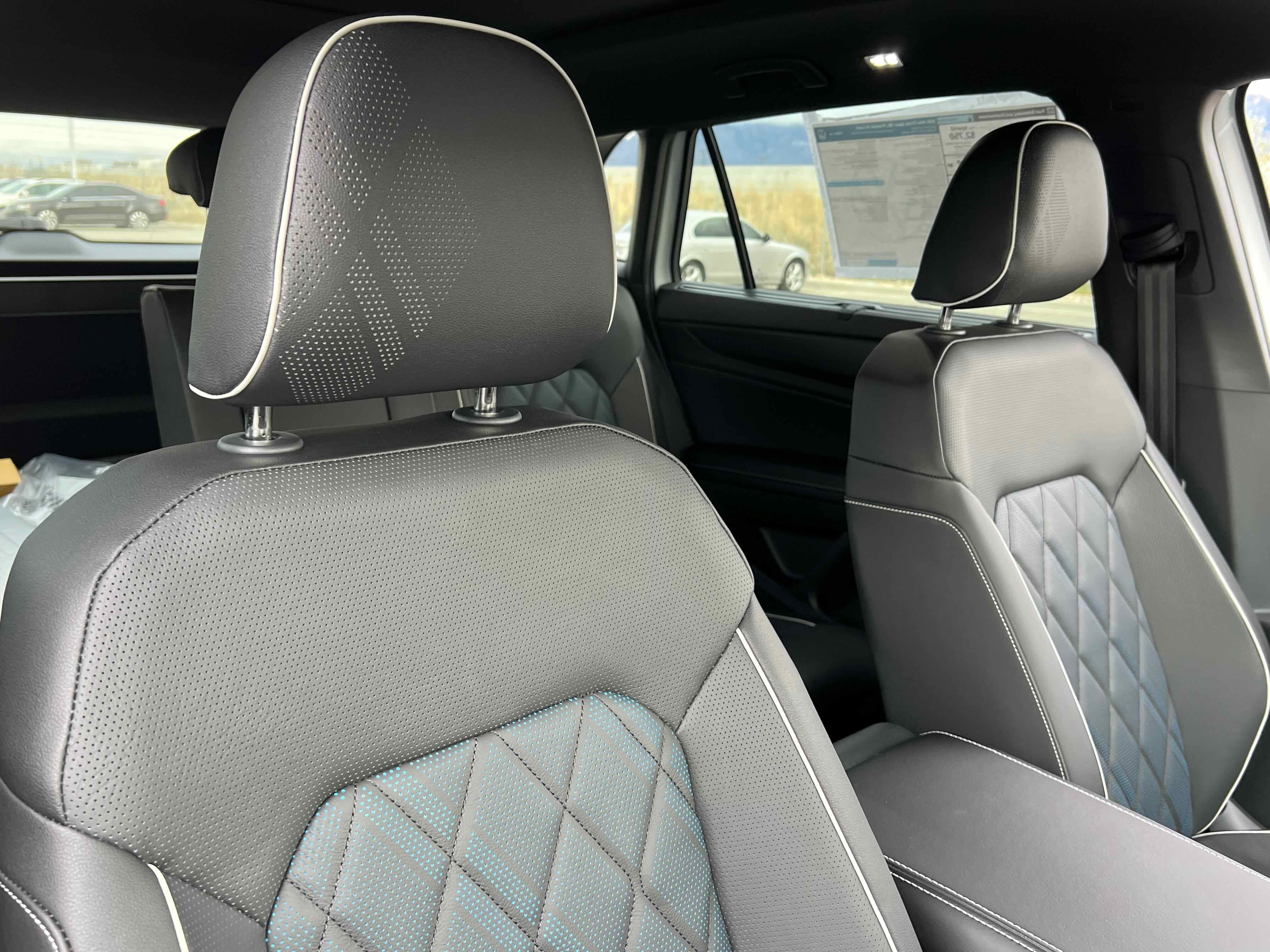 2026 Volkswagen Atlas Cross Sport 2.0T SEL Premium R-Line