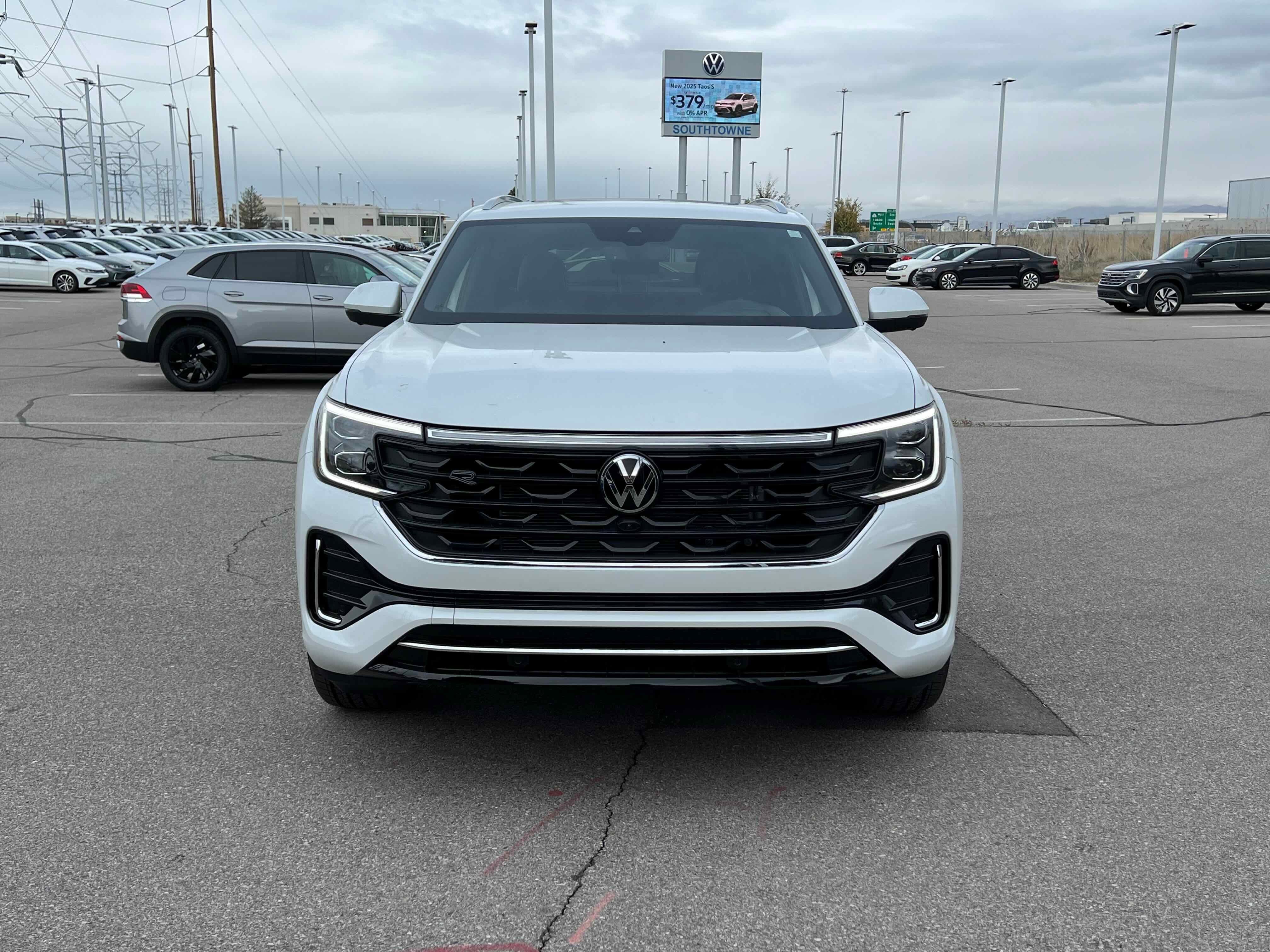 2026 Volkswagen Atlas Cross Sport 2.0T SEL Premium R-Line