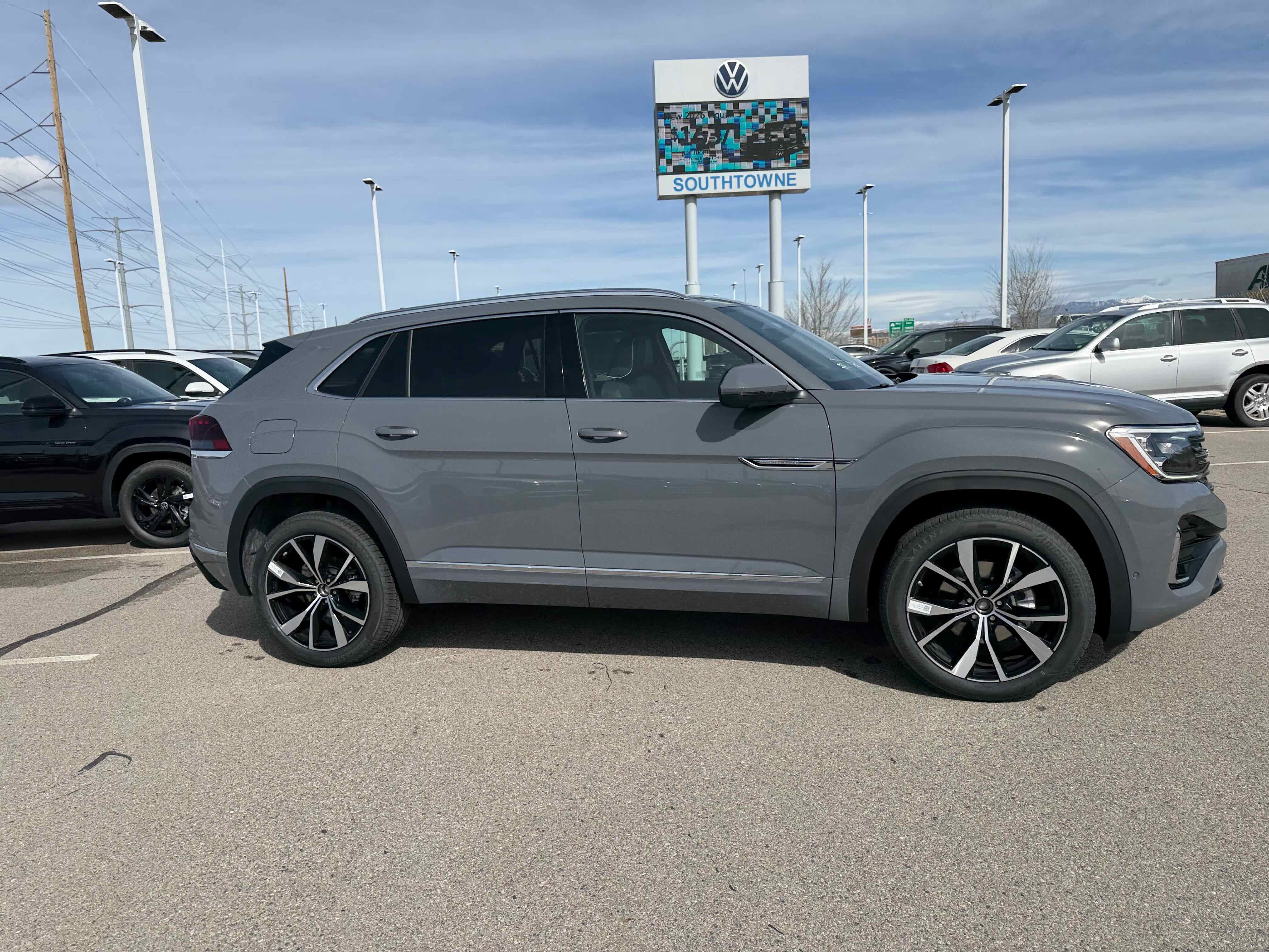 2026 Volkswagen Atlas Cross Sport 2.0T SEL Premium R-Line
