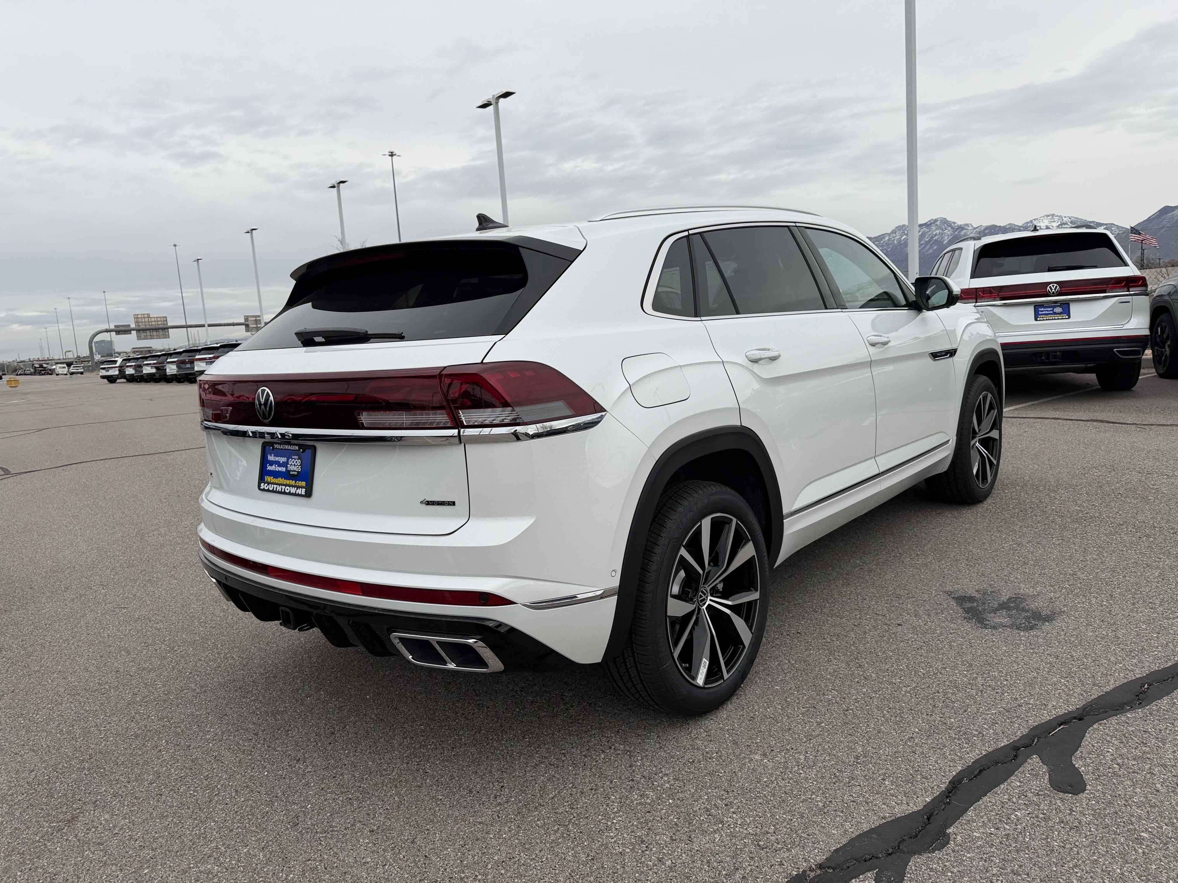 2026 Volkswagen Atlas Cross Sport 2.0T SEL Premium R-Line