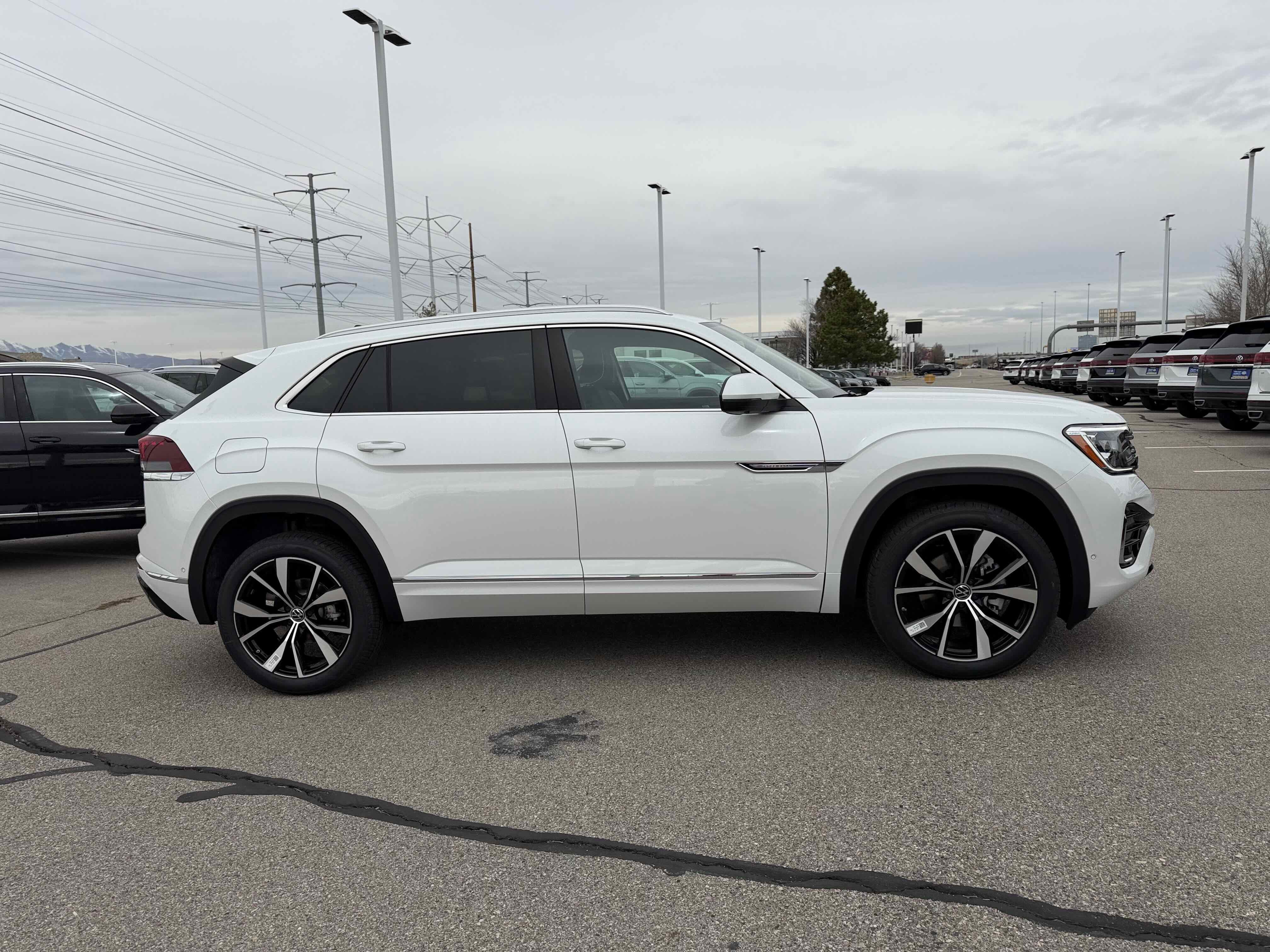 2026 Volkswagen Atlas Cross Sport 2.0T SEL Premium R-Line