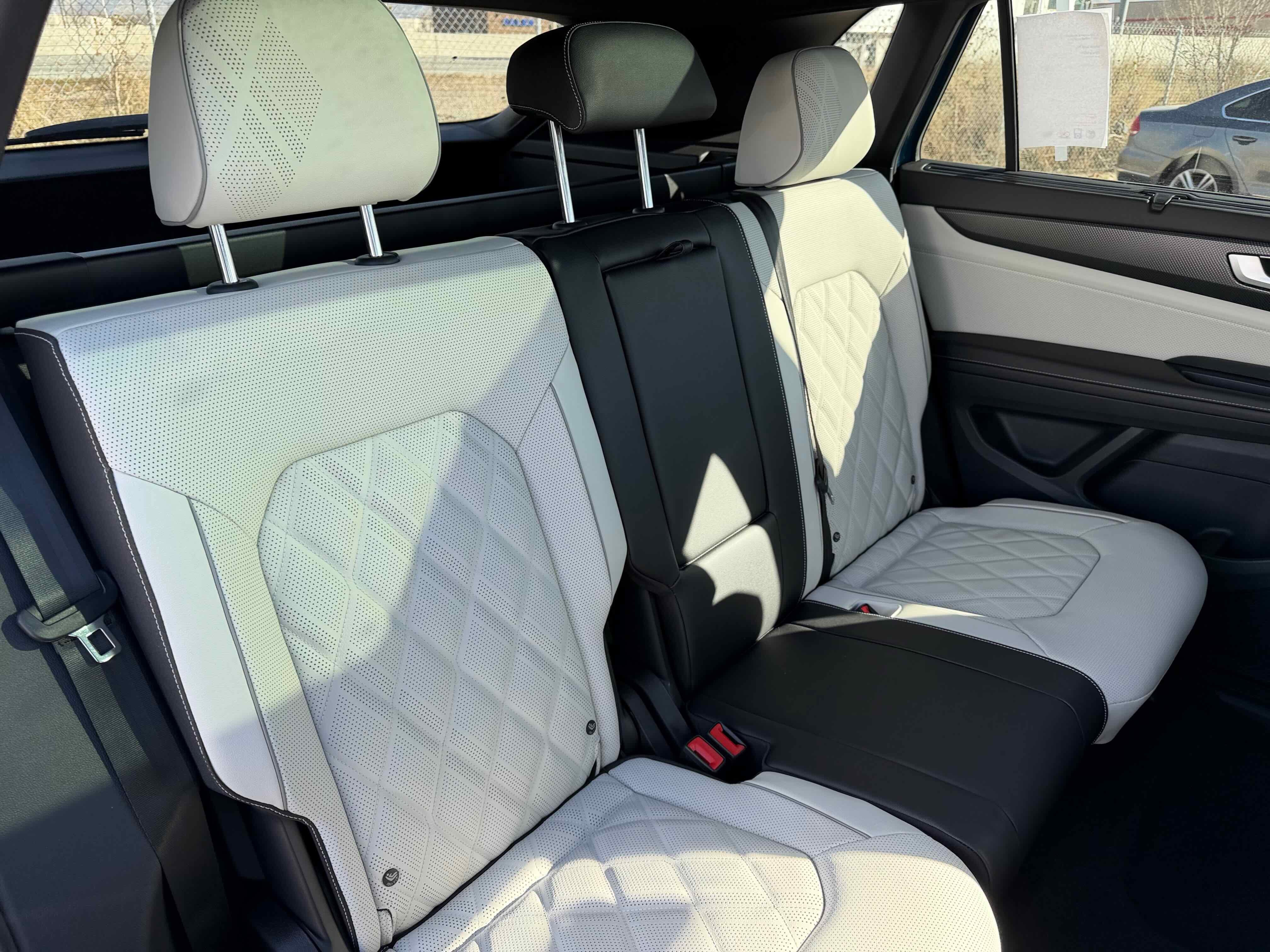 2026 Volkswagen Atlas Cross Sport 2.0T SEL Premium R-Line