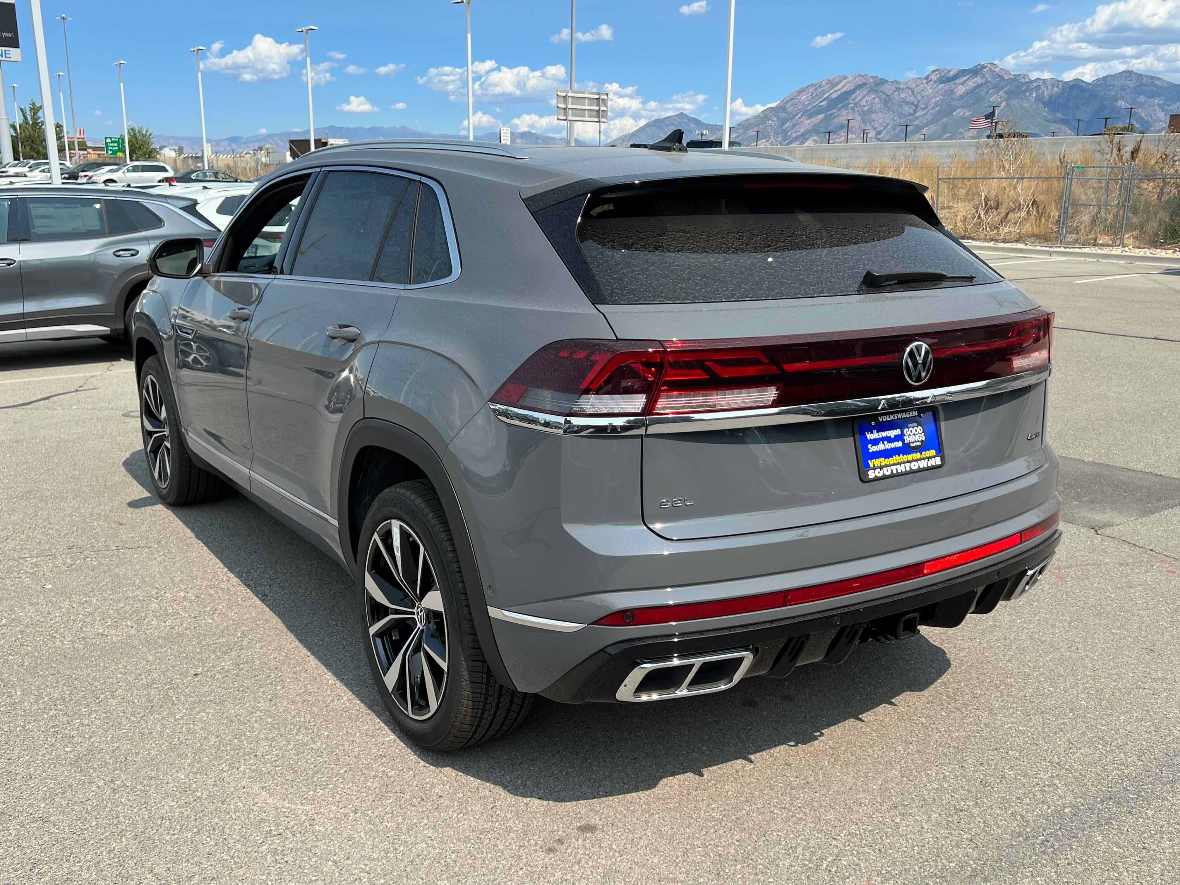 2026 Volkswagen Atlas Cross Sport 2.0T SEL Premium R-Line