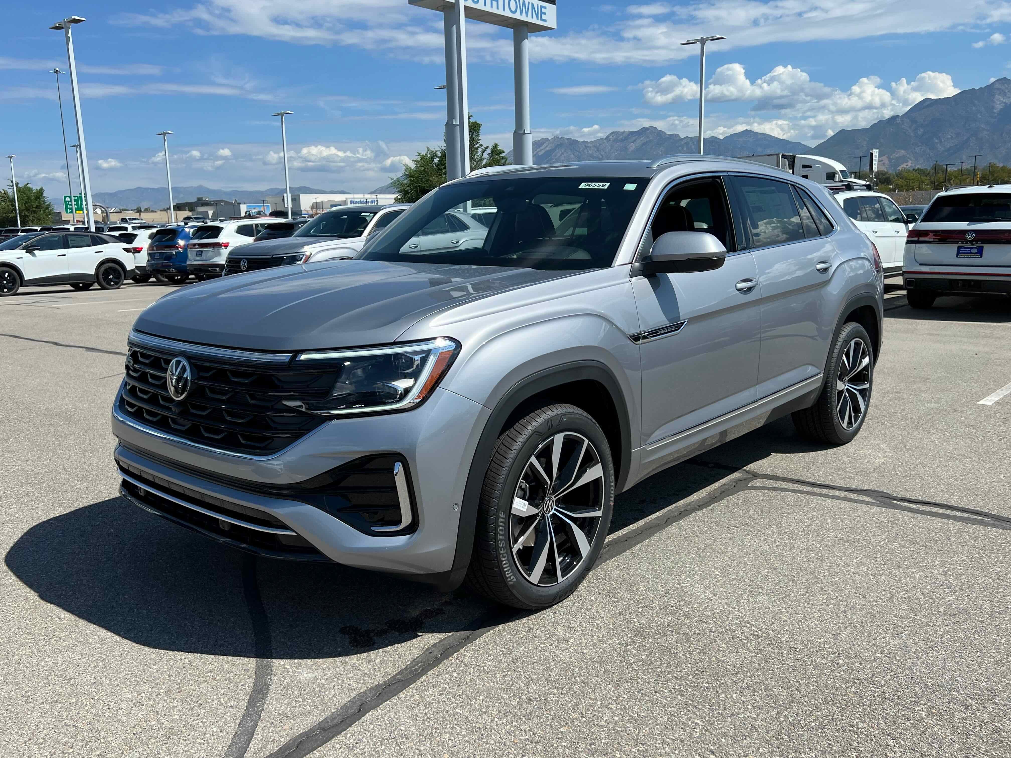 2026 Volkswagen Atlas Cross Sport 2.0T SEL Premium R-Line