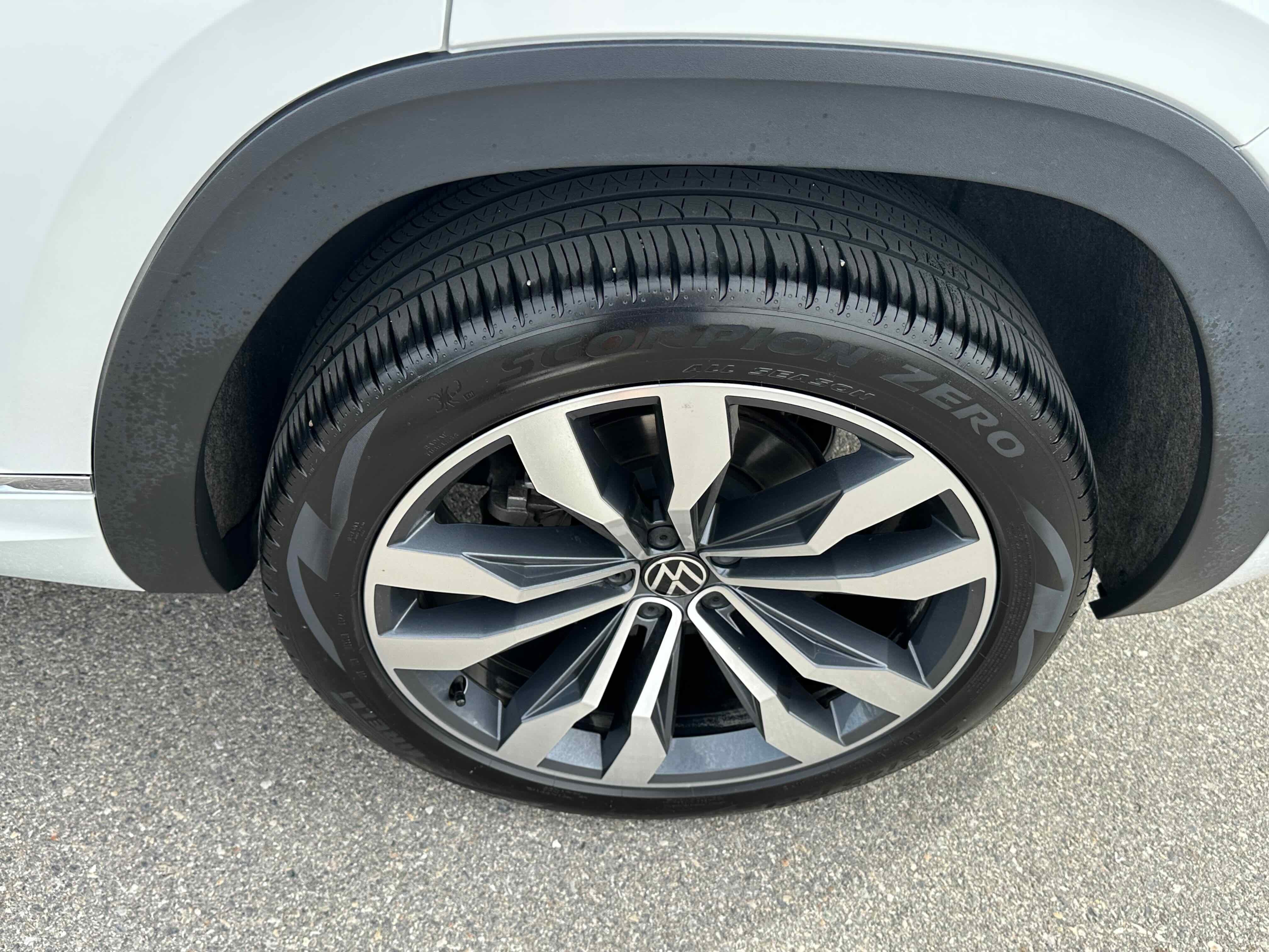 2023 Volkswagen Atlas Cross Sport 3.6L V6 SEL Premium R-Line
