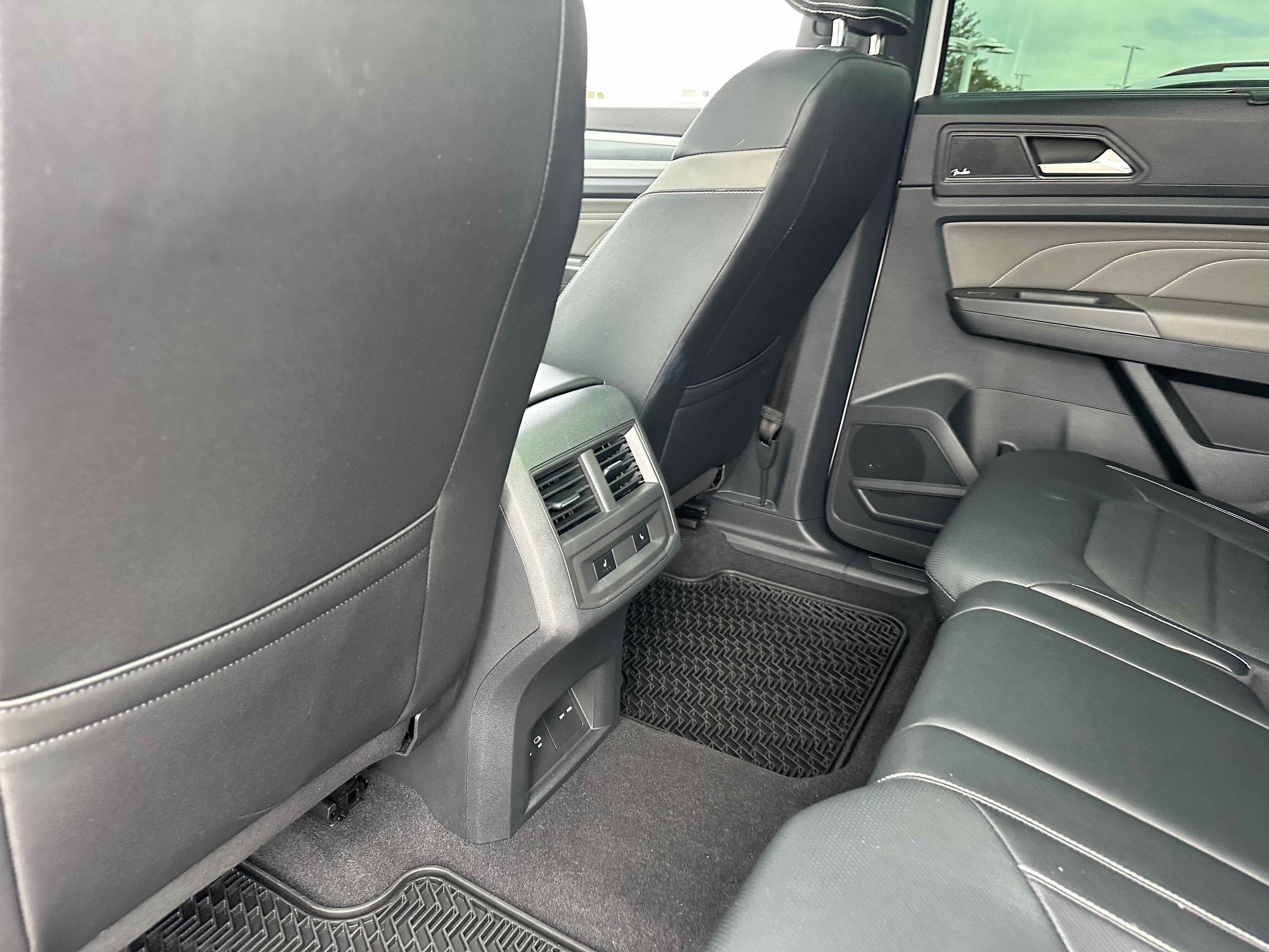 2023 Volkswagen Atlas Cross Sport 3.6L V6 SEL Premium R-Line