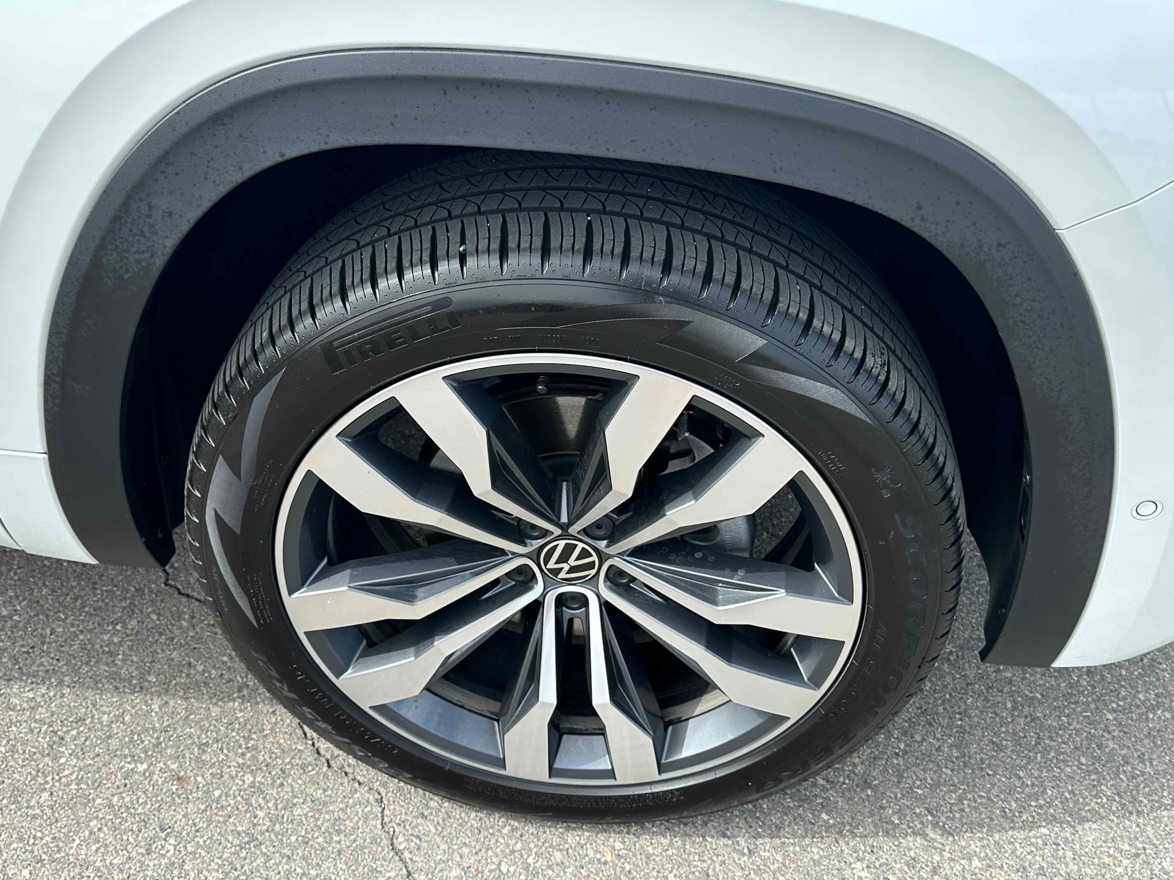 2023 Volkswagen Atlas Cross Sport 3.6L V6 SEL Premium R-Line