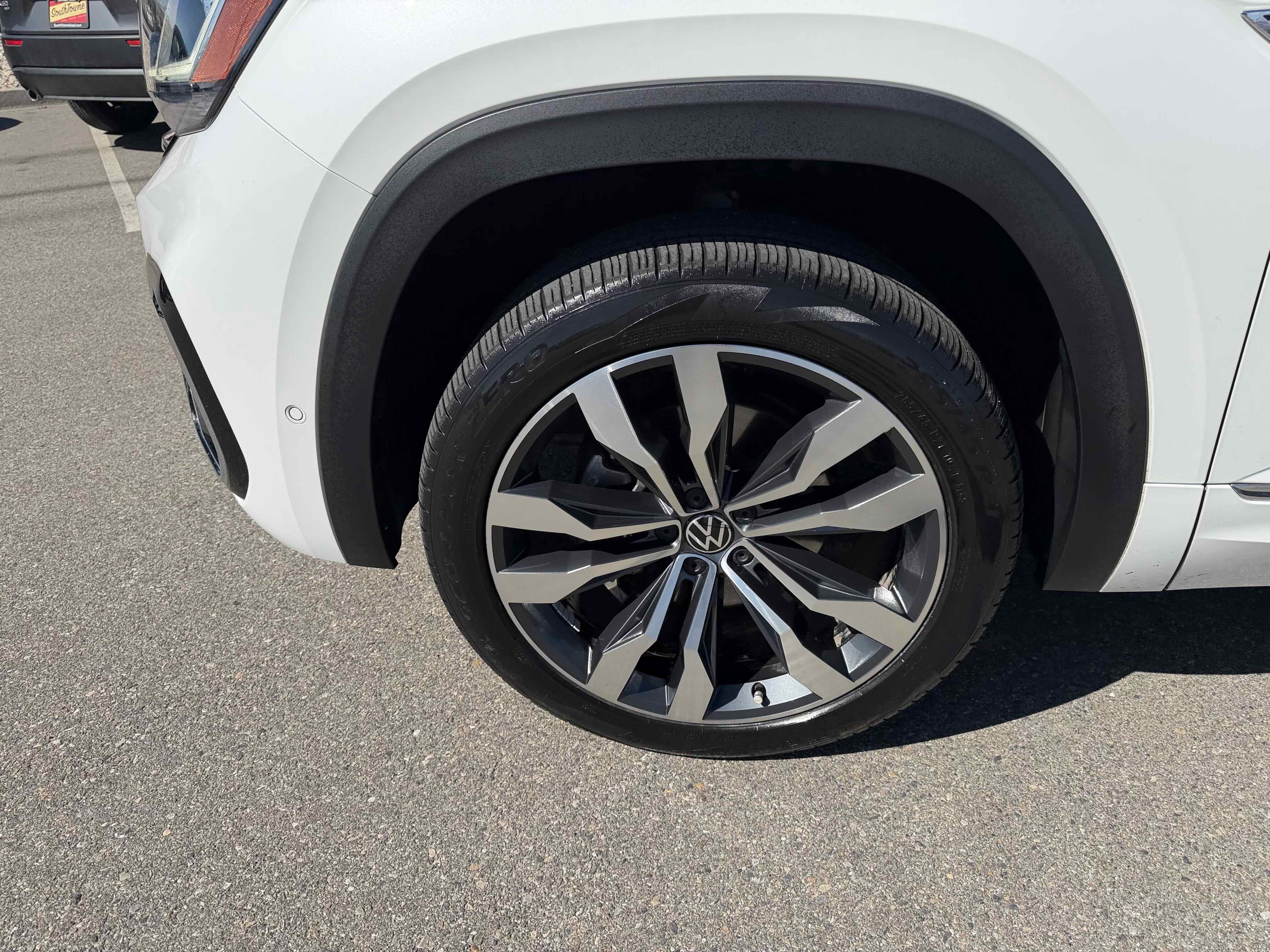 2023 Volkswagen Atlas Cross Sport 3.6L V6 SEL Premium R-Line