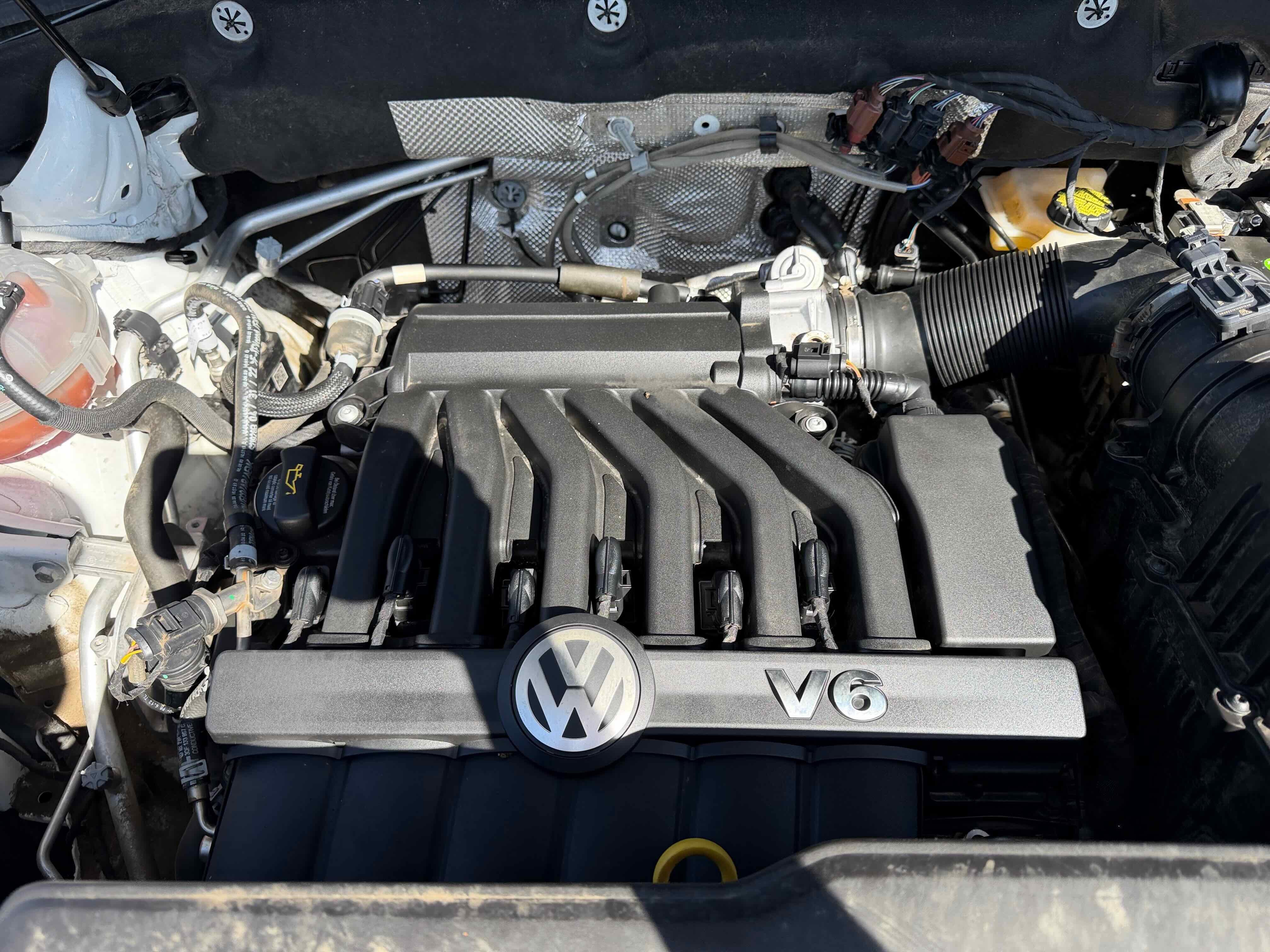 2023 Volkswagen Atlas Cross Sport 3.6L V6 SEL Premium R-Line