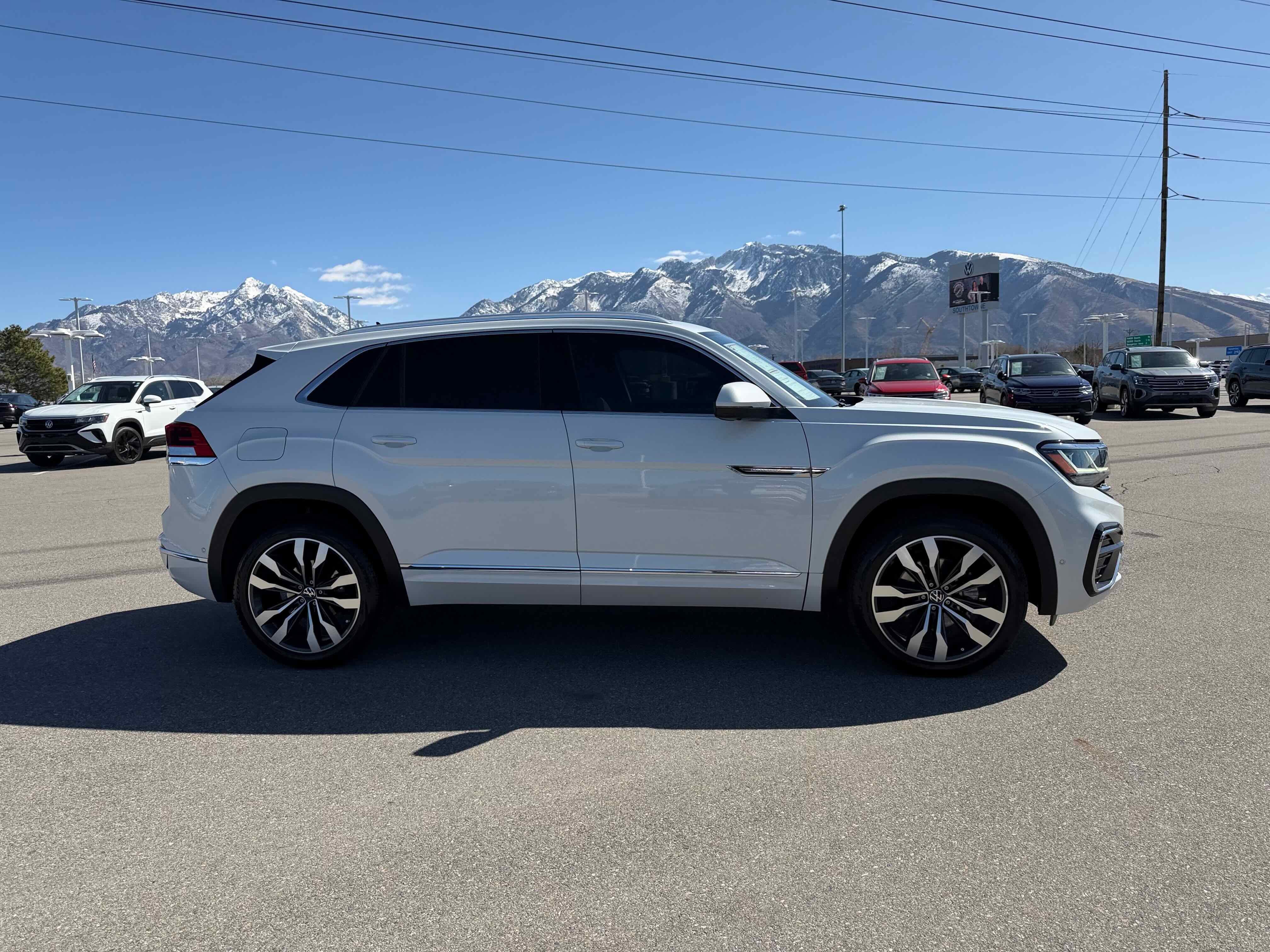 2023 Volkswagen Atlas Cross Sport 3.6L V6 SEL Premium R-Line