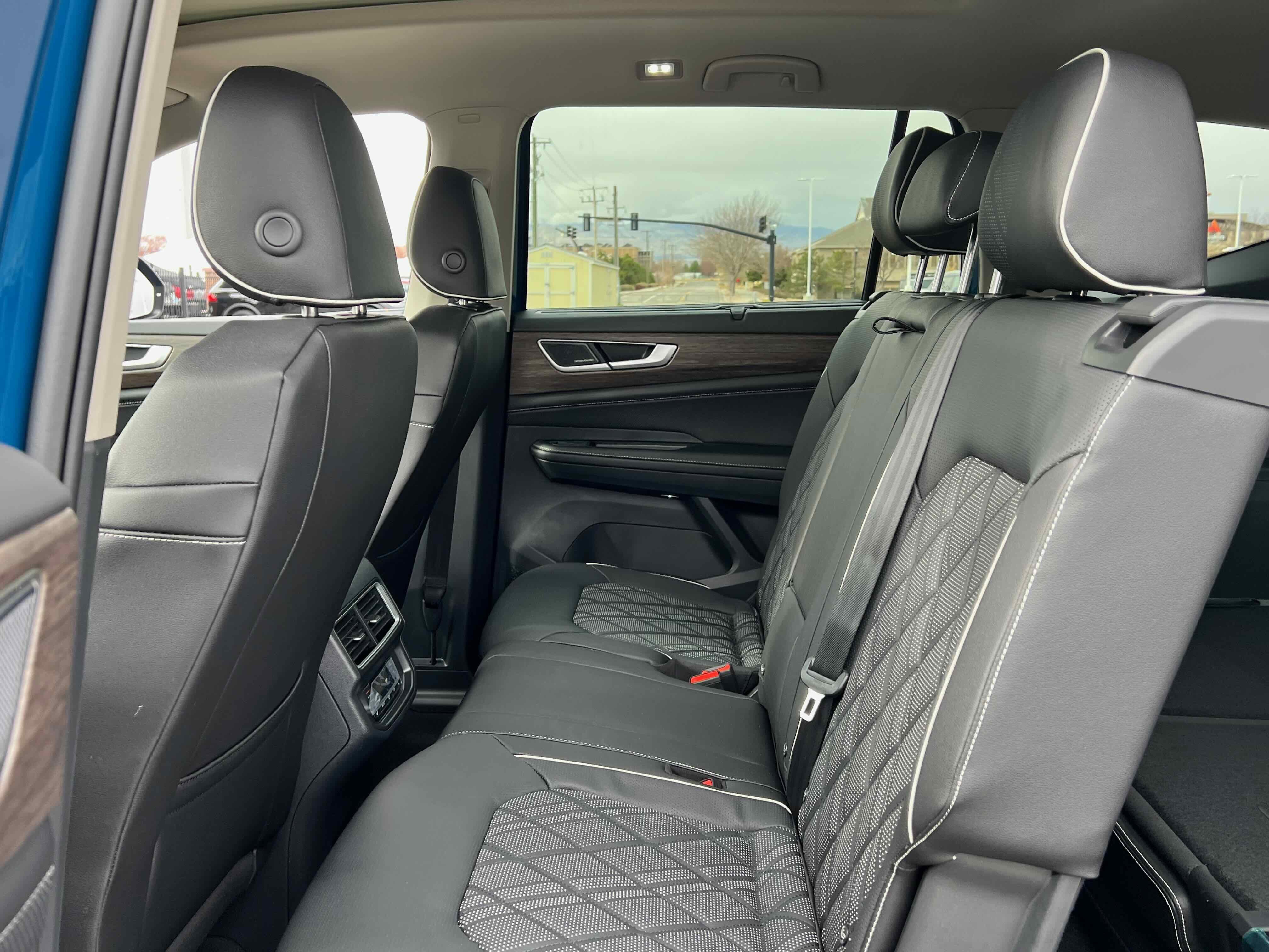 2026 Volkswagen Atlas 2.0T SEL Premium R-Line