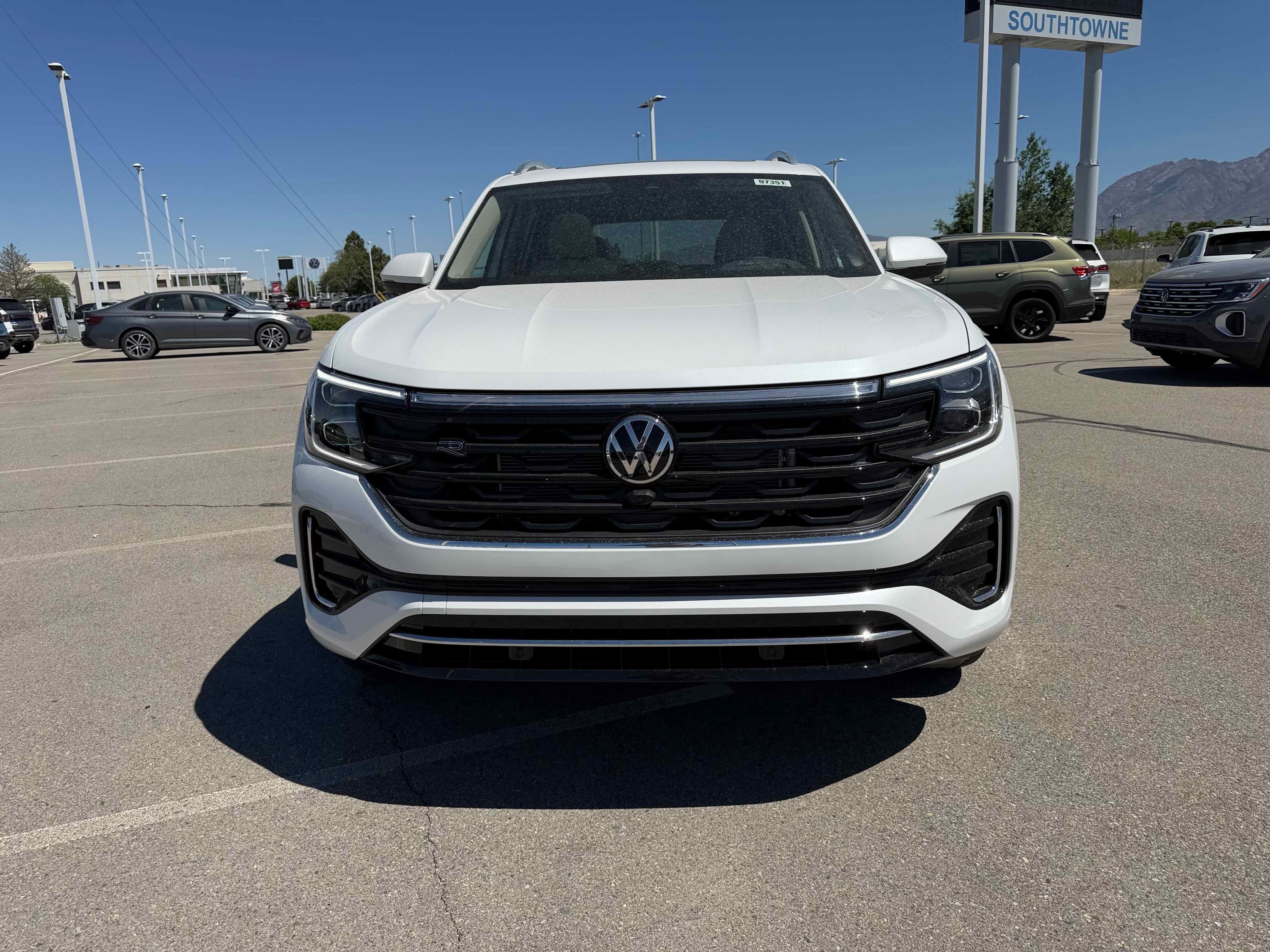 2026 Volkswagen Atlas 2.0T SEL Premium R-Line