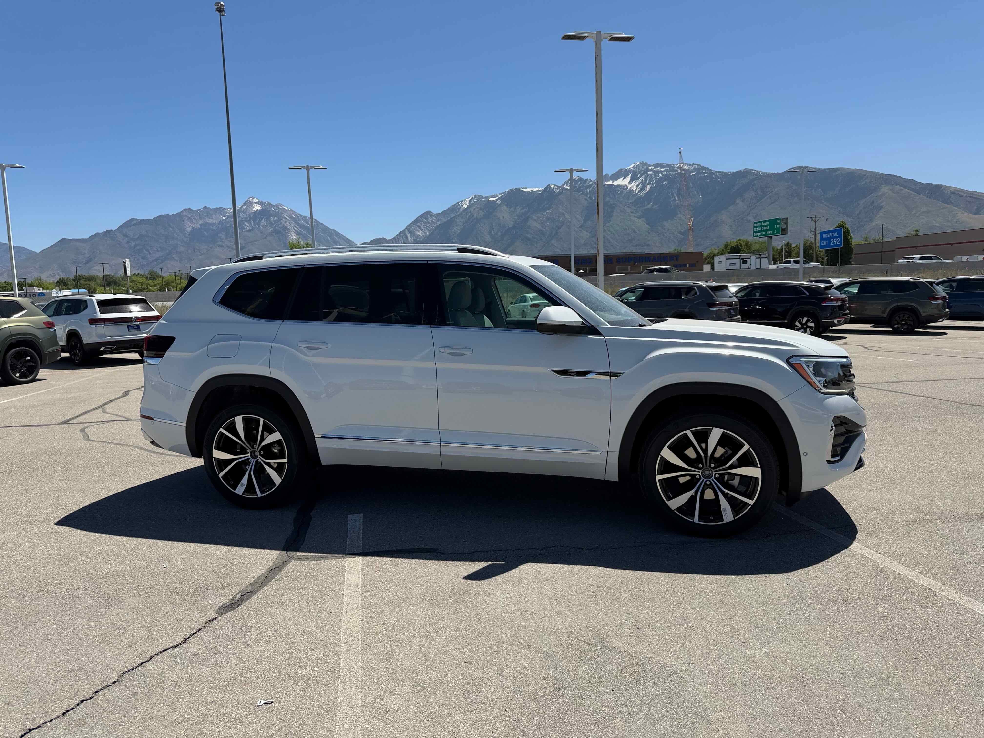 2026 Volkswagen Atlas 2.0T SEL Premium R-Line