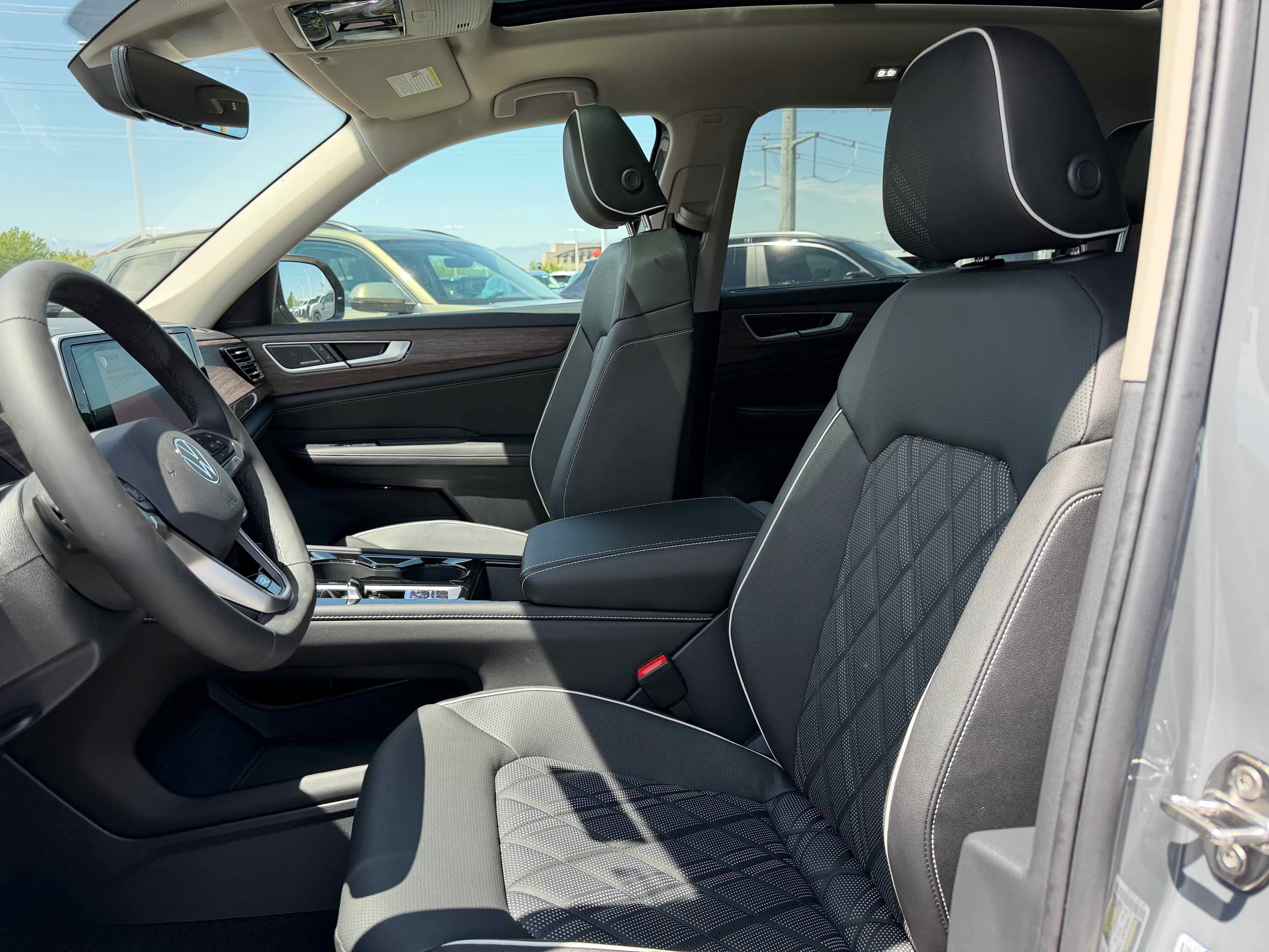 2026 Volkswagen Atlas 2.0T SEL Premium R-Line