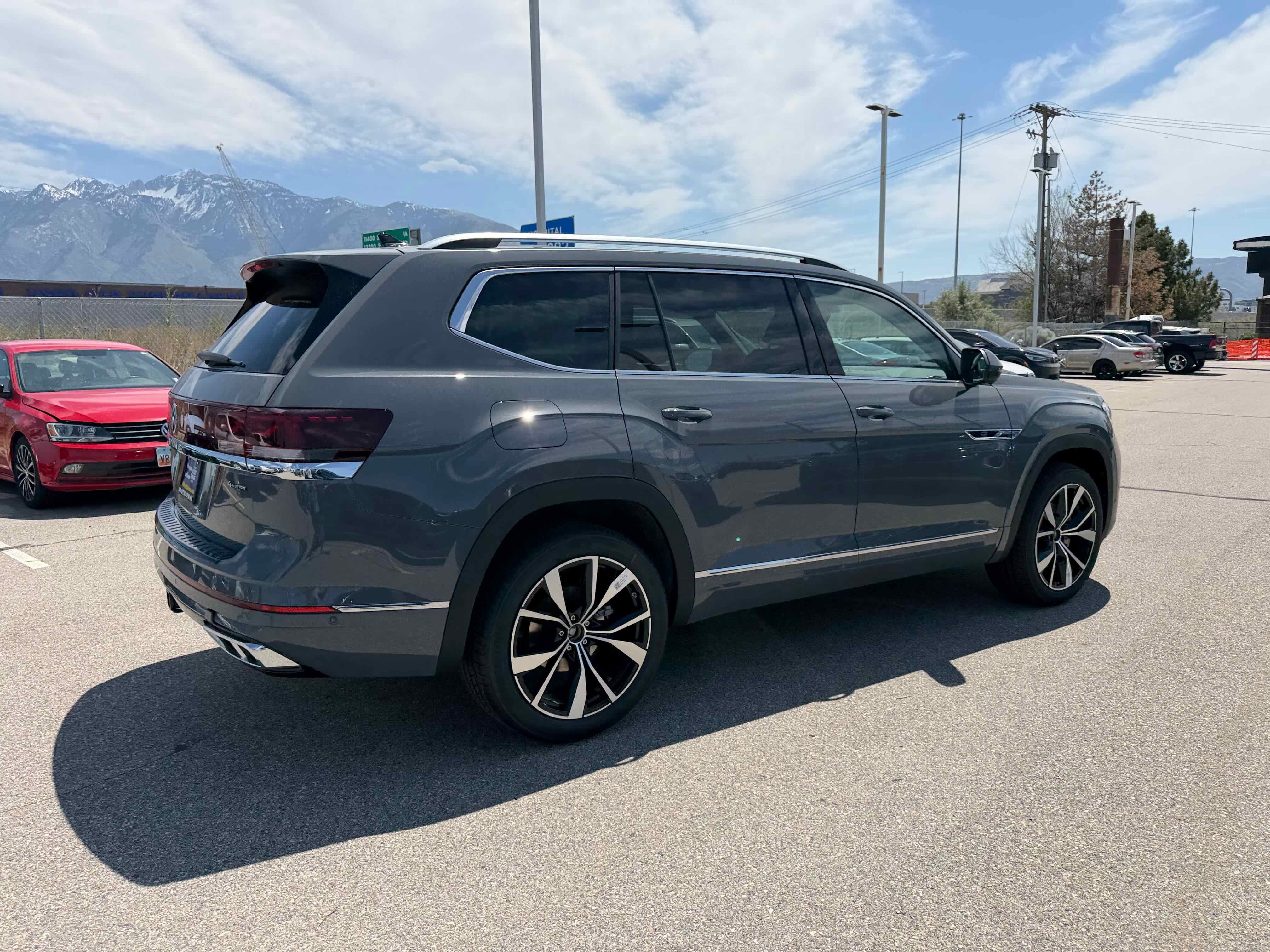 2026 Volkswagen Atlas 2.0T SEL Premium R-Line