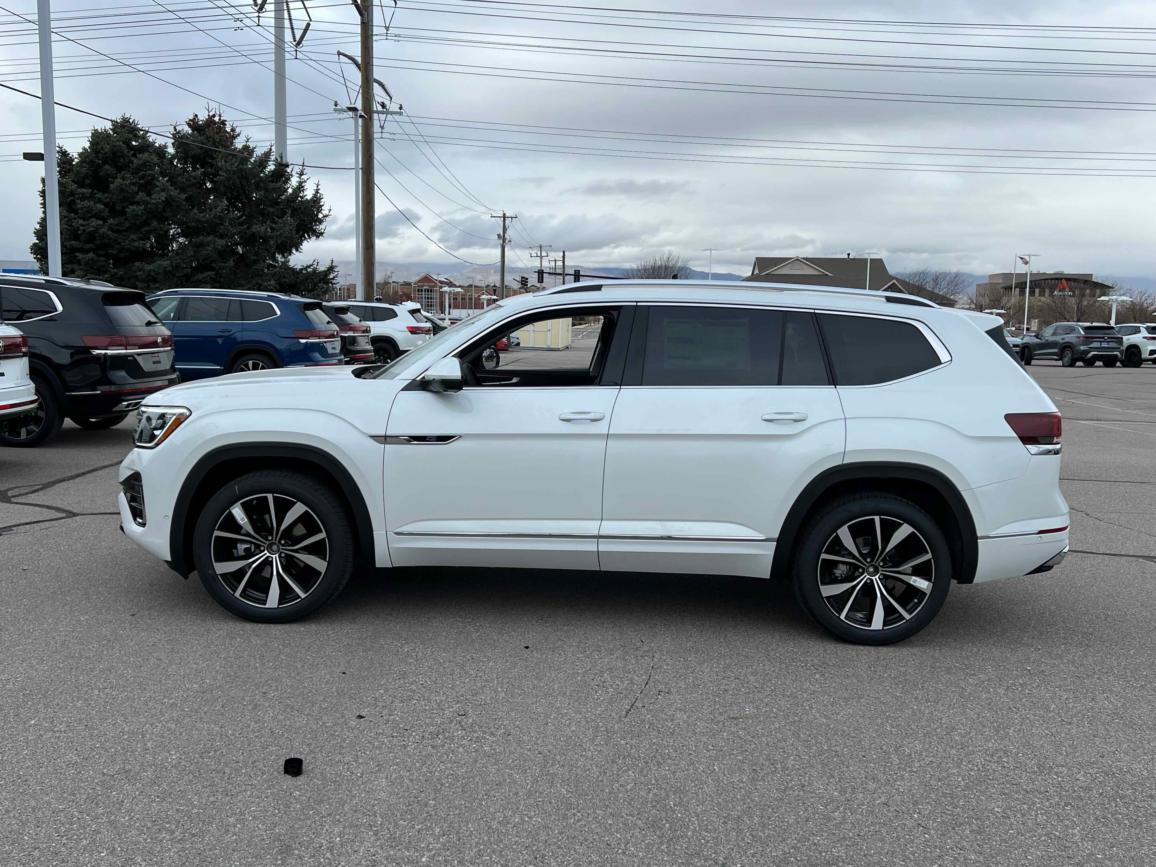 2026 Volkswagen Atlas 2.0T SEL Premium R-Line