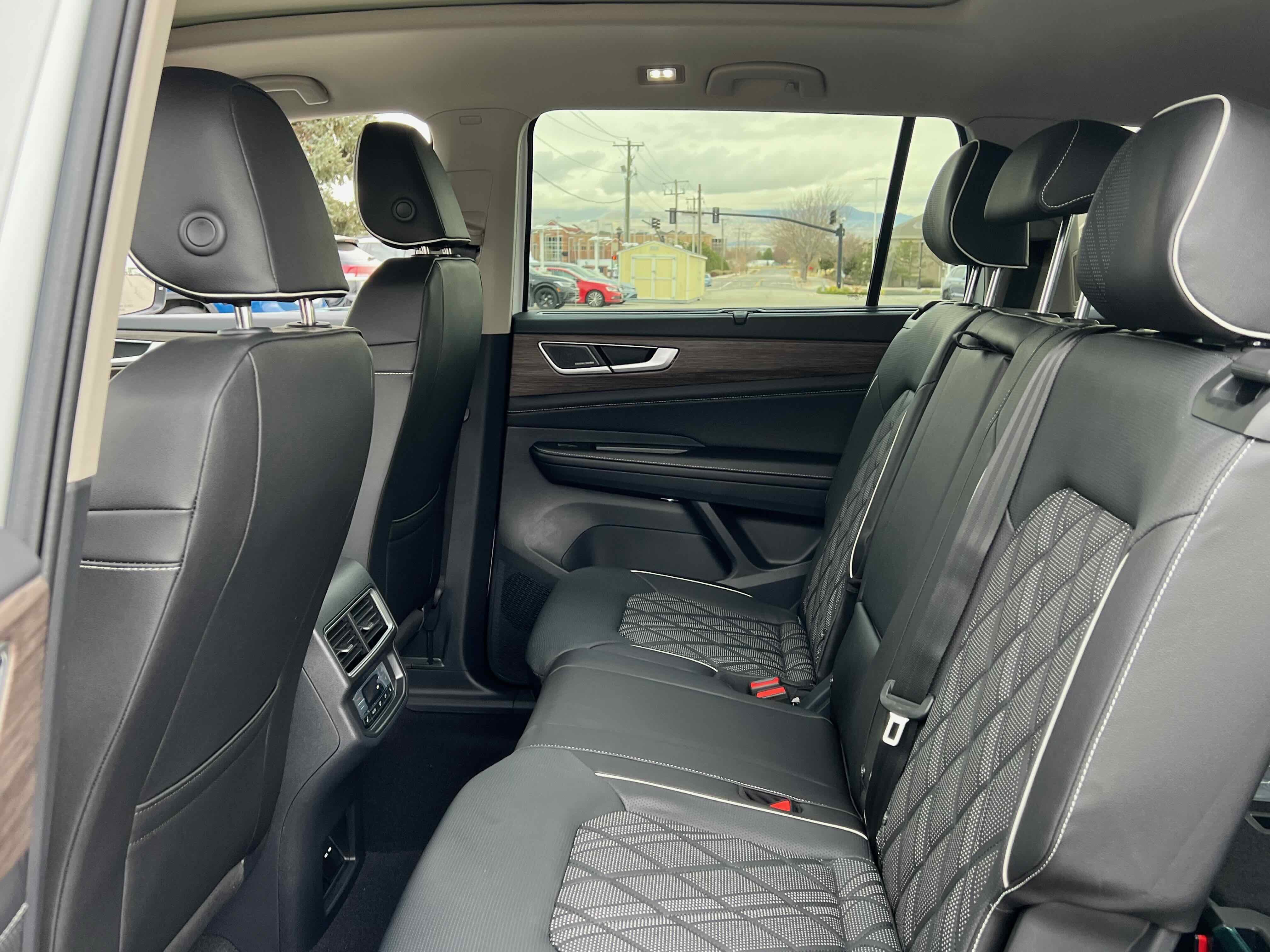 2026 Volkswagen Atlas 2.0T SEL Premium R-Line