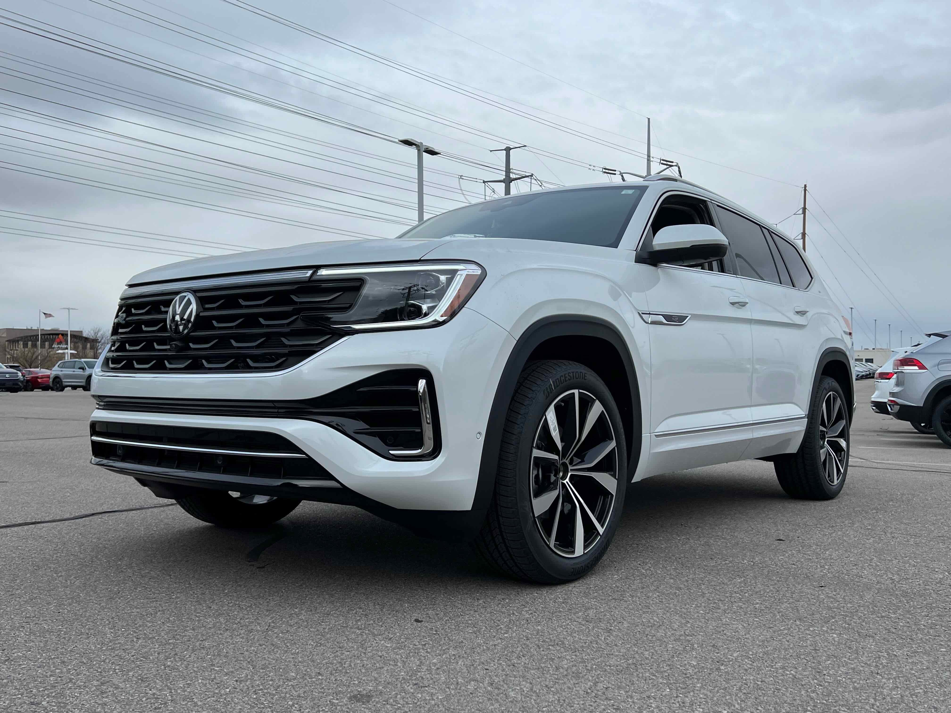 2026 Volkswagen Atlas 2.0T SEL Premium R-Line