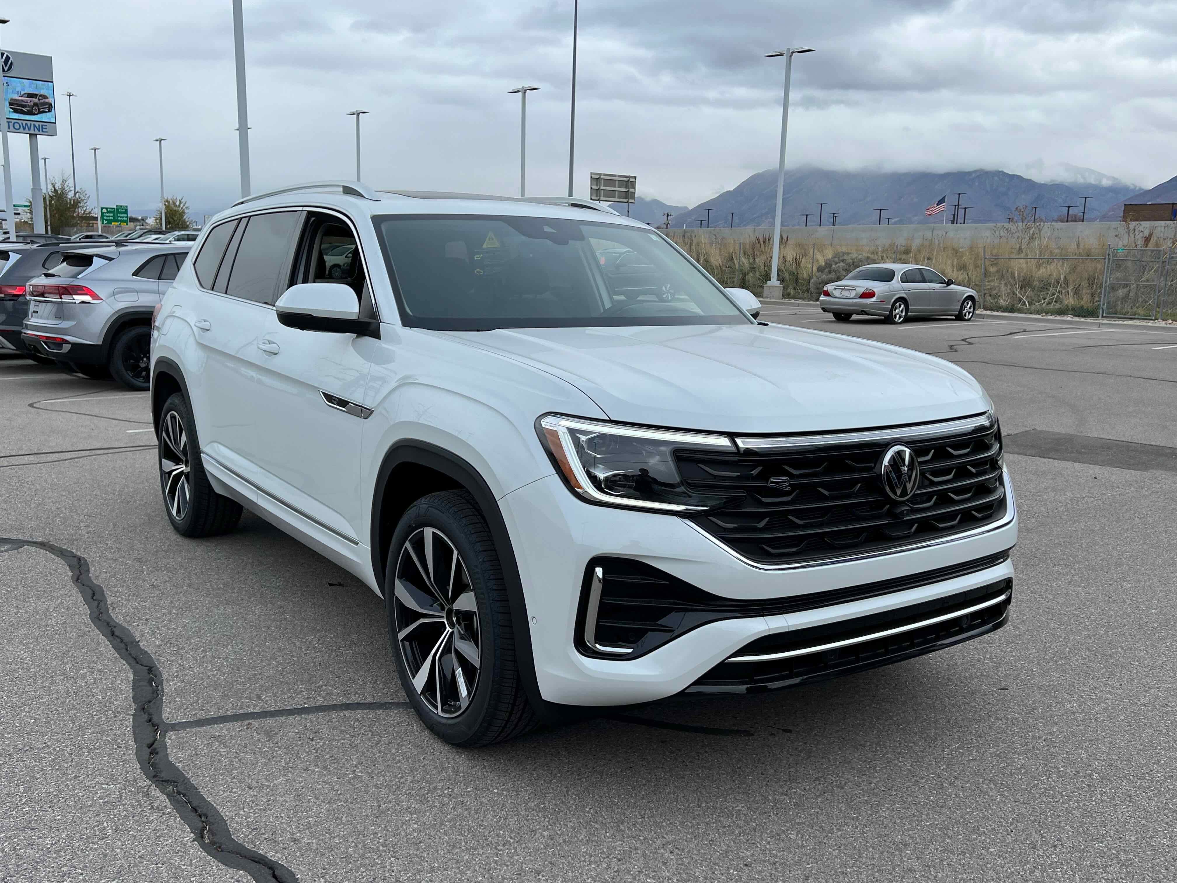 2026 Volkswagen Atlas 2.0T SEL Premium R-Line