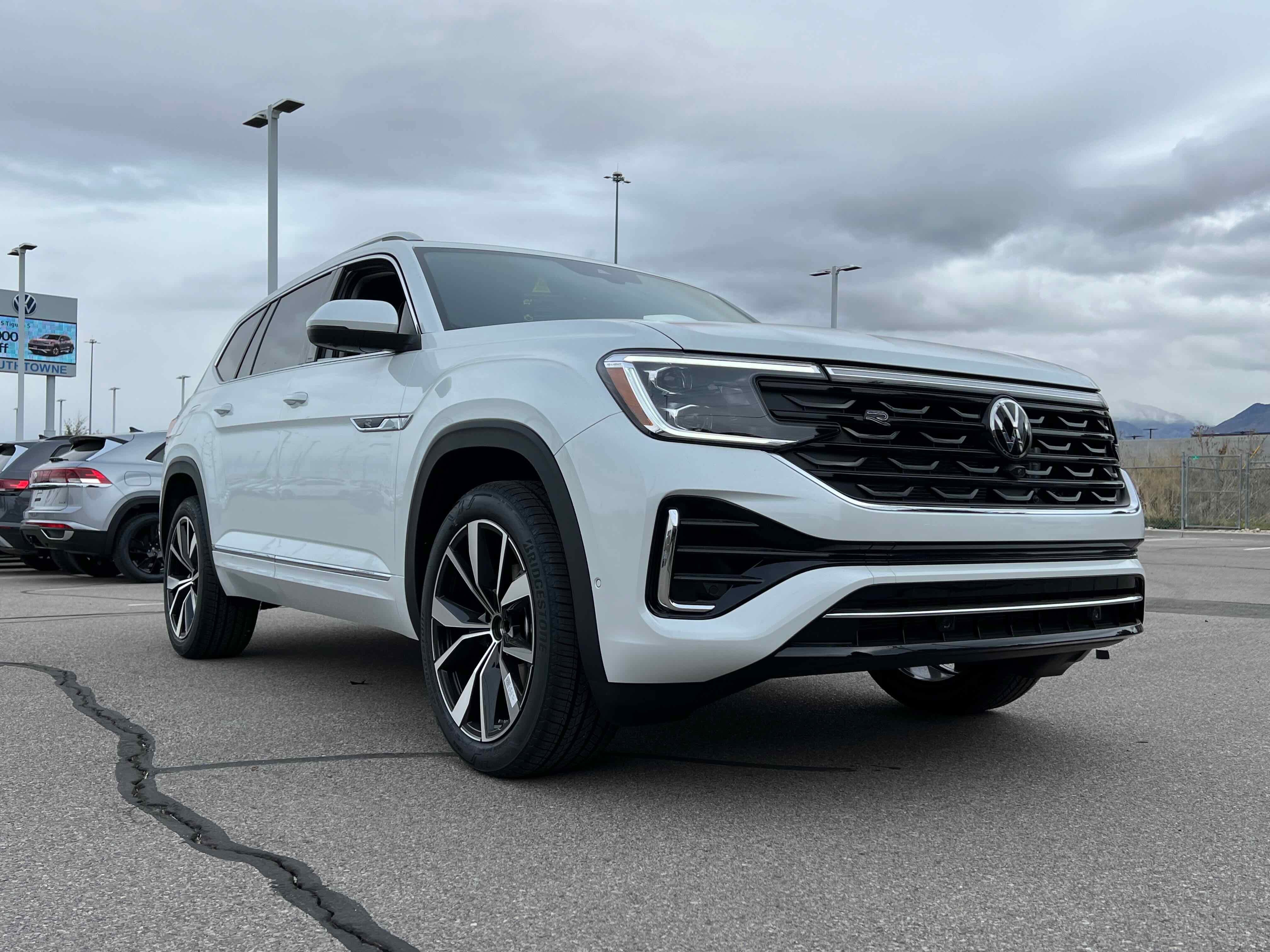 2026 Volkswagen Atlas 2.0T SEL Premium R-Line