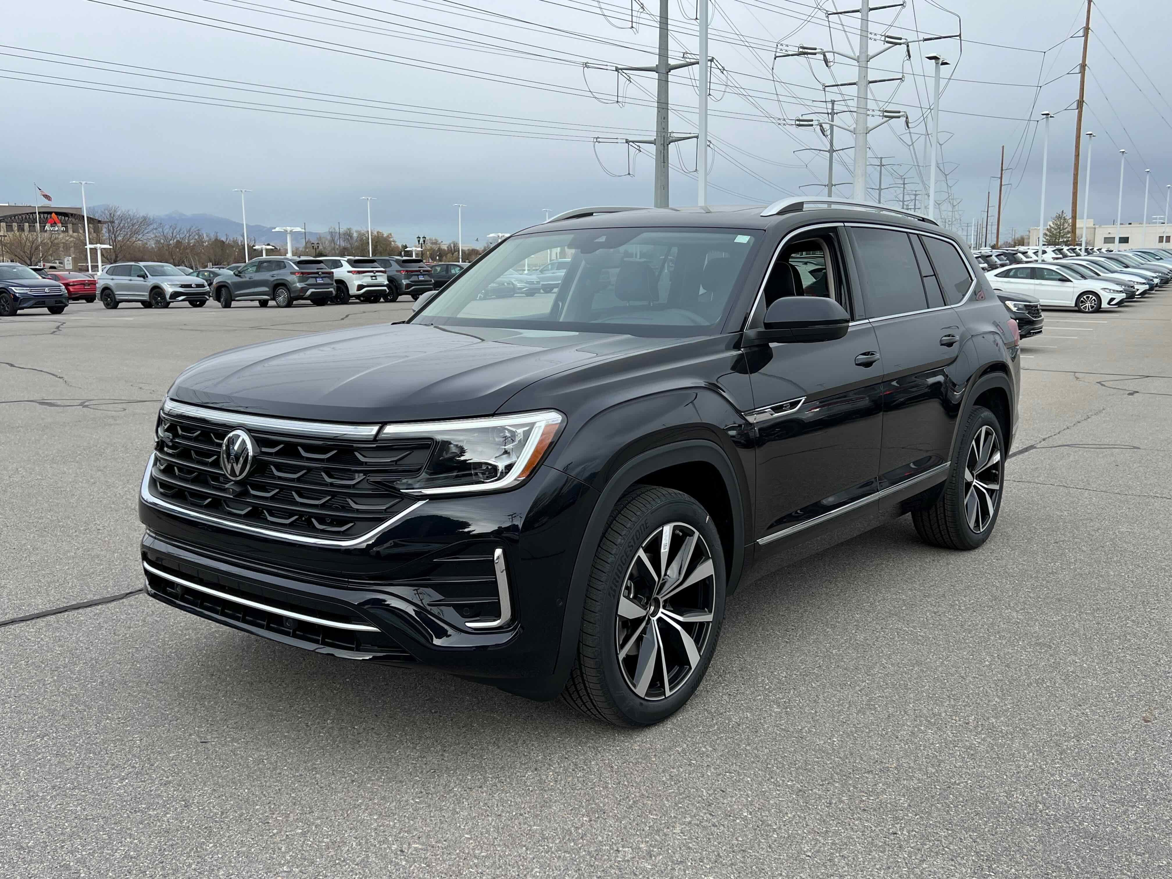 2026 Volkswagen Atlas 2.0T SEL Premium R-Line