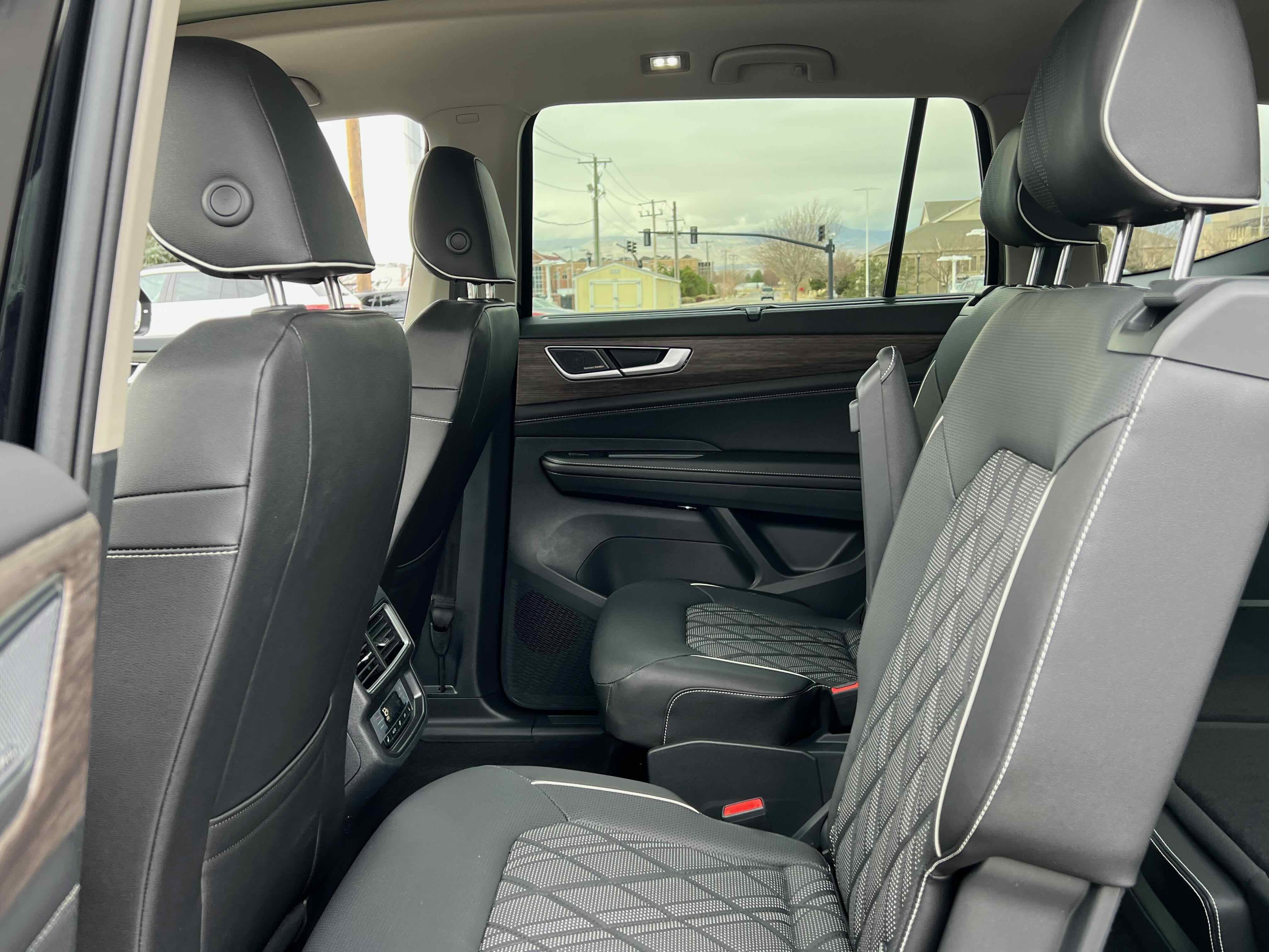 2026 Volkswagen Atlas 2.0T SEL Premium R-Line