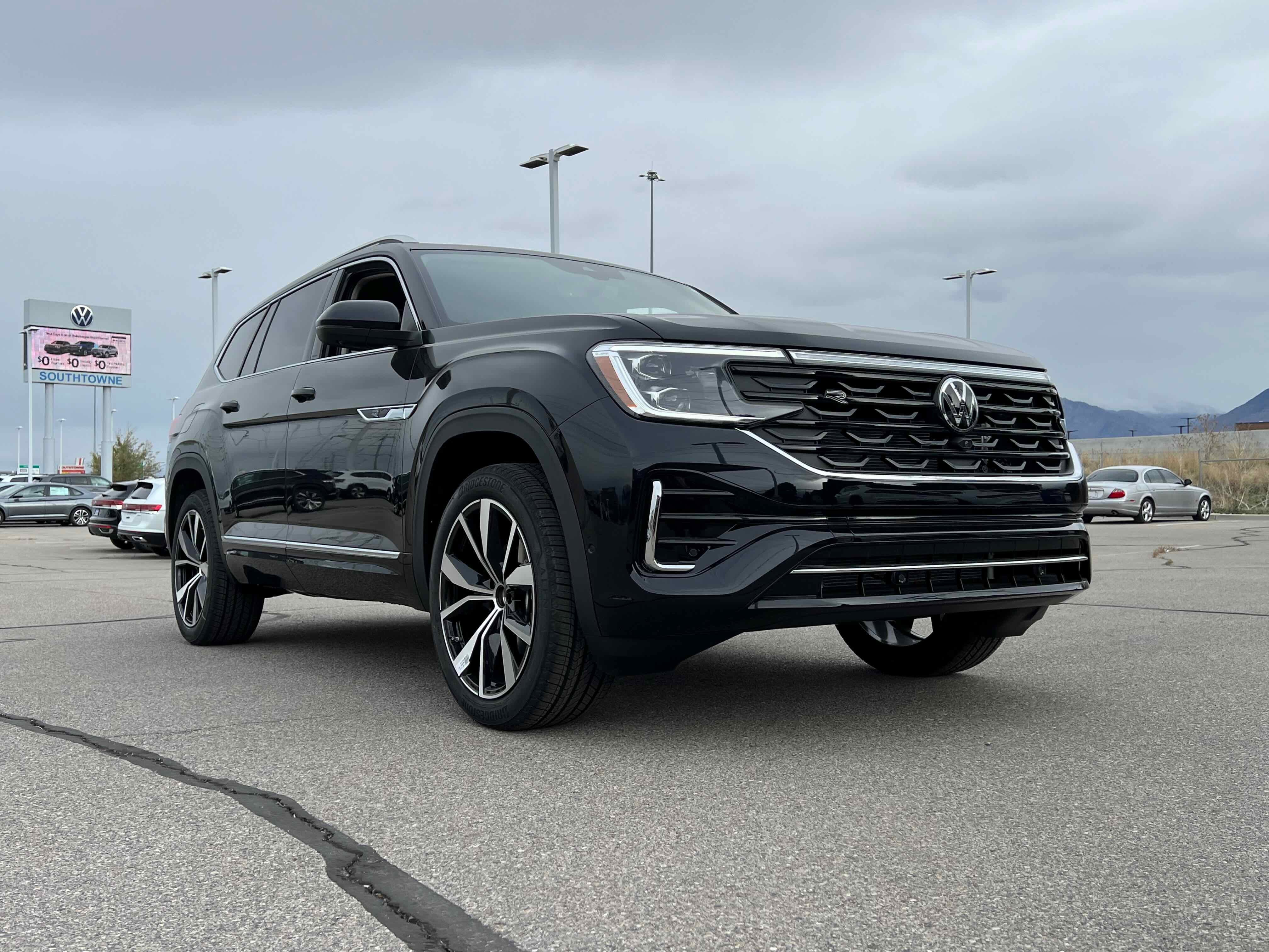 2026 Volkswagen Atlas 2.0T SEL Premium R-Line