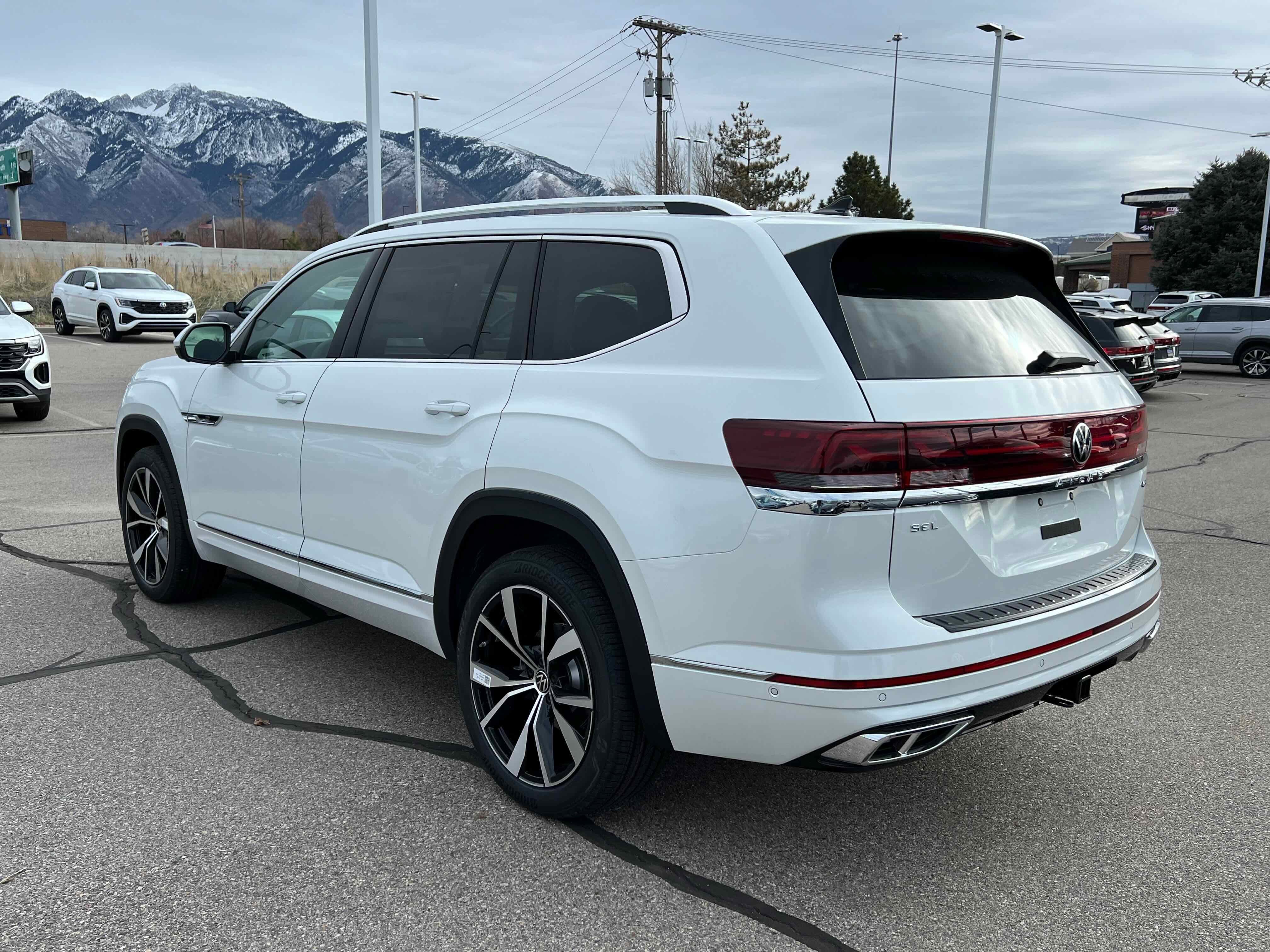 2026 Volkswagen Atlas 2.0T SEL Premium R-Line